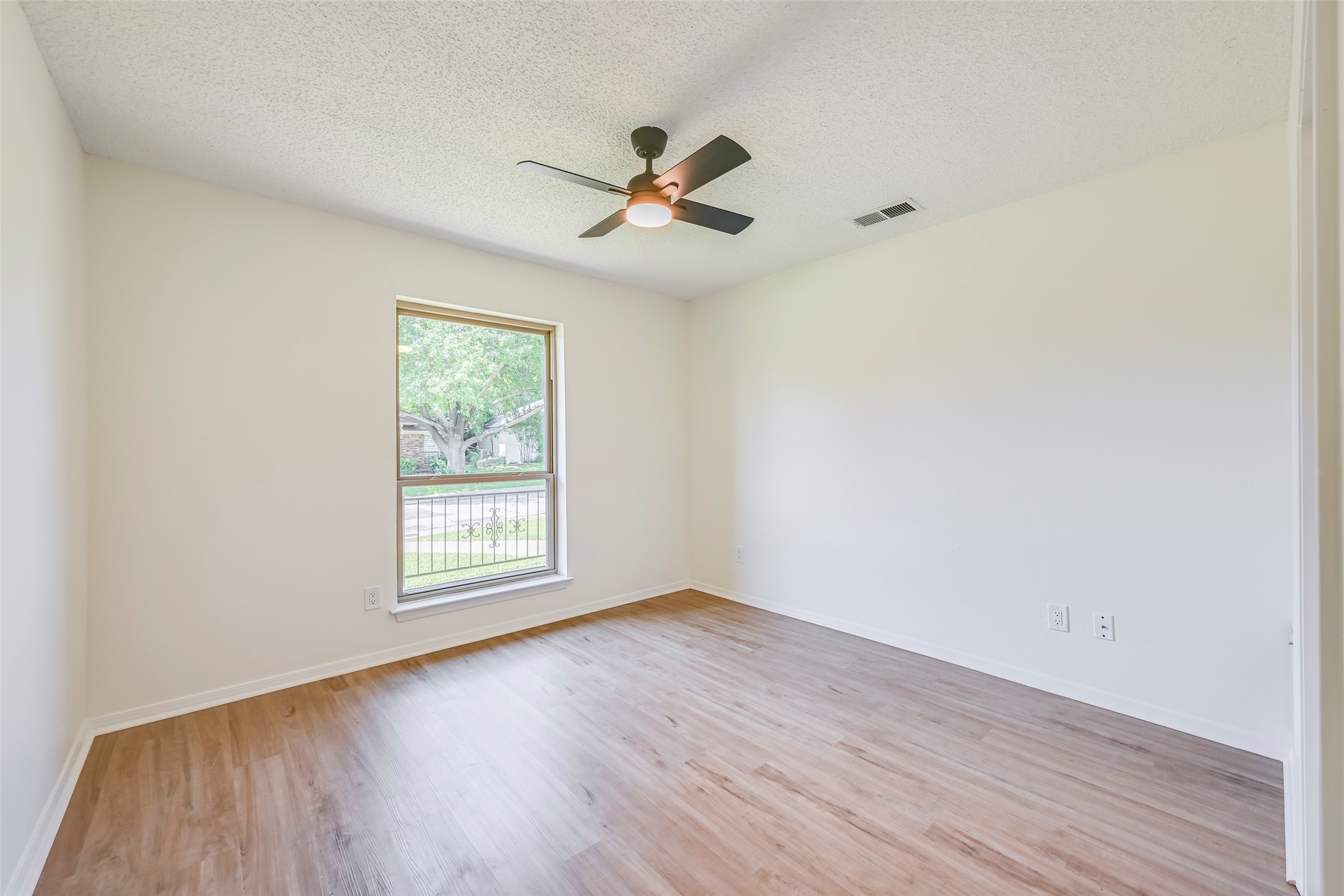 1913 Middle Glen Drive Carrollton TX 75007