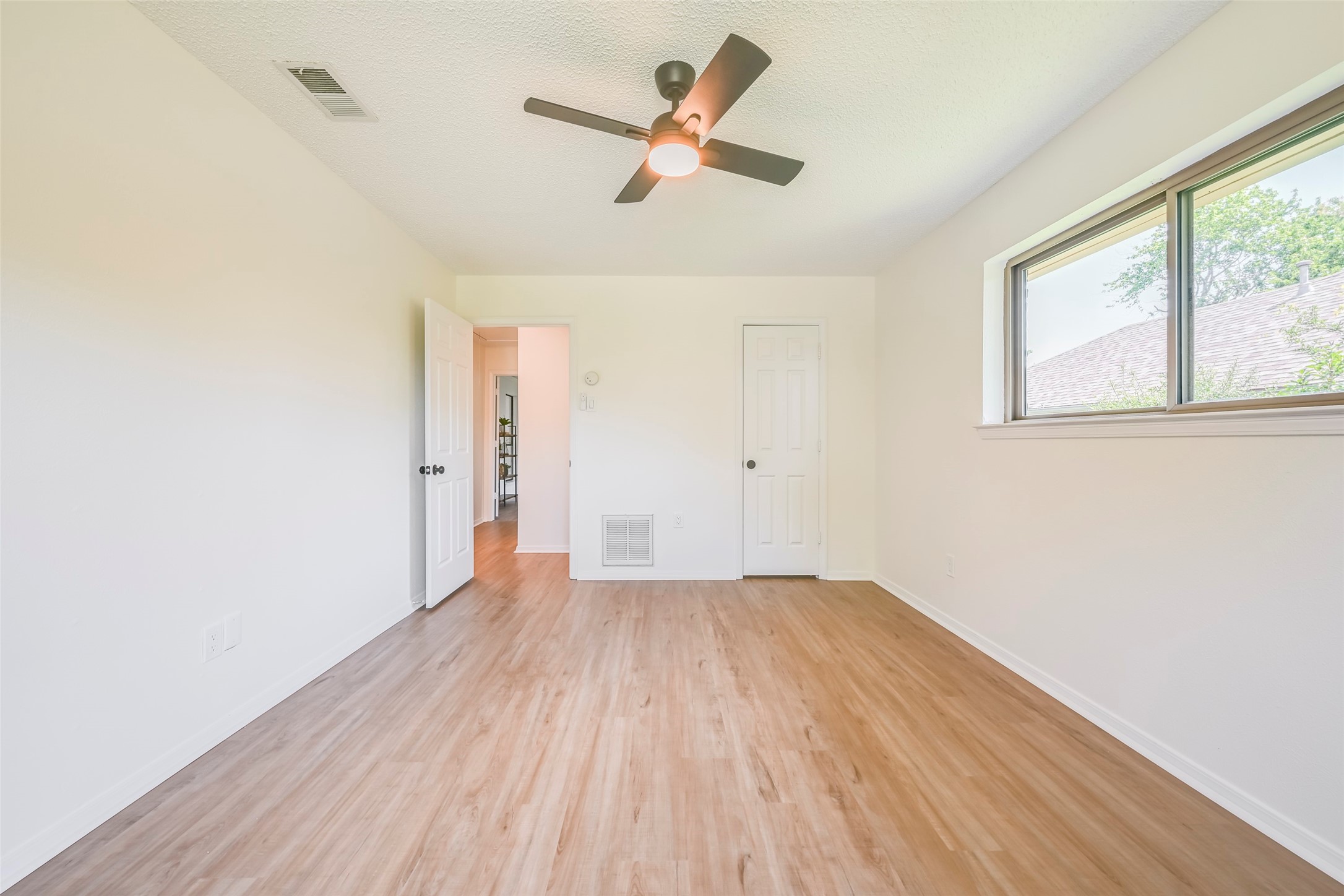 1913 Middle Glen Drive Carrollton TX 75007