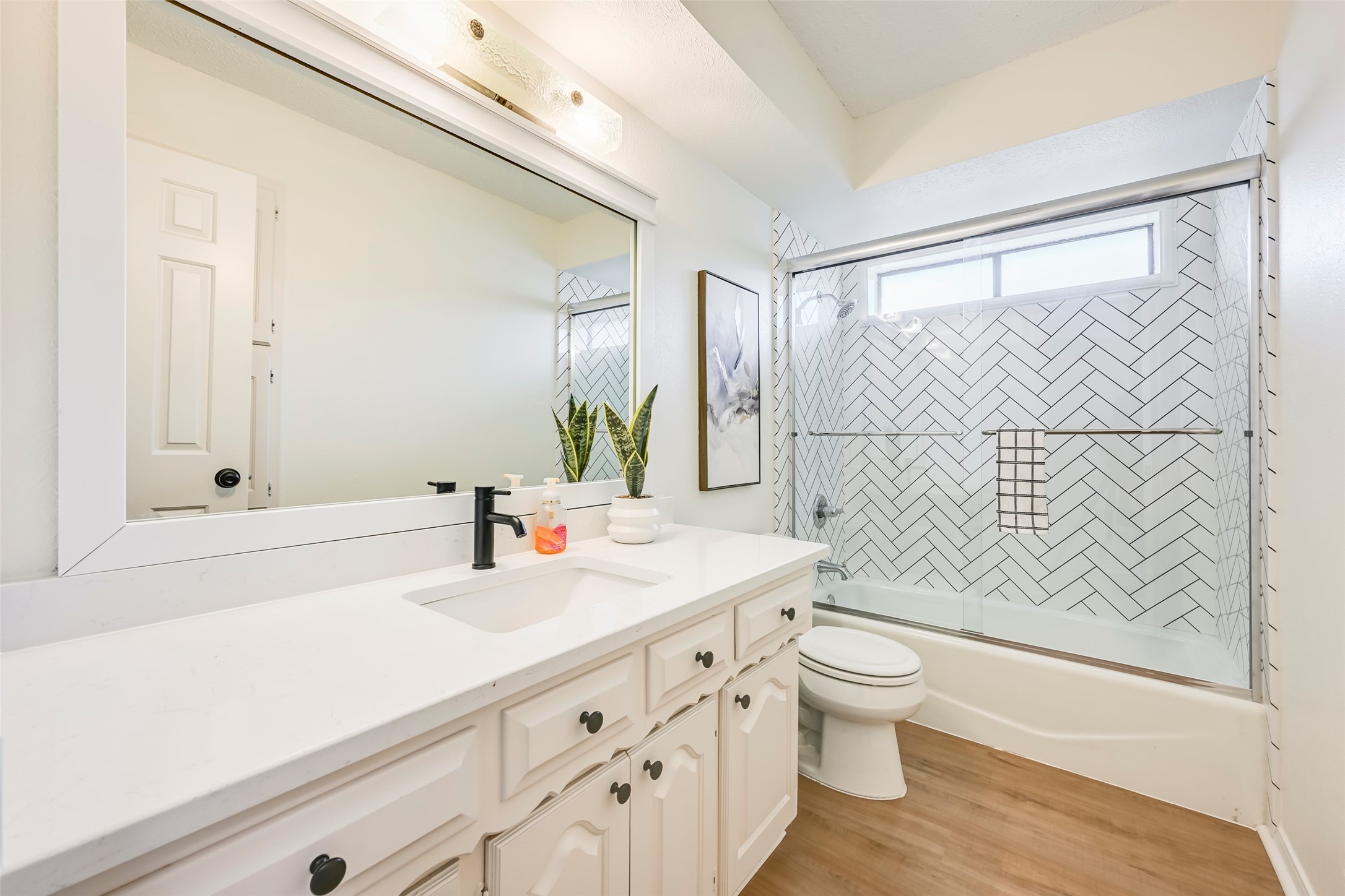 1913 Middle Glen Drive Carrollton TX 75007