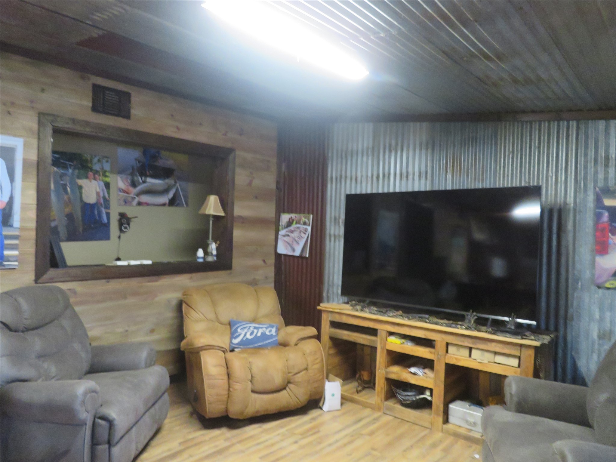 111 W Fm 321 (Off) Cayuga TX 75840
