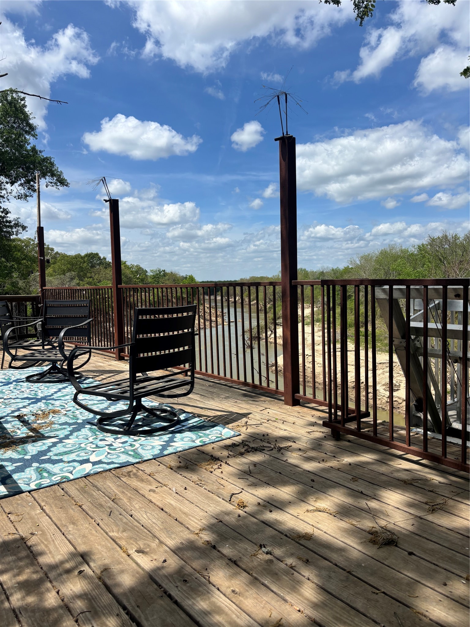 111 W Fm 321 (Off) Cayuga TX 75840