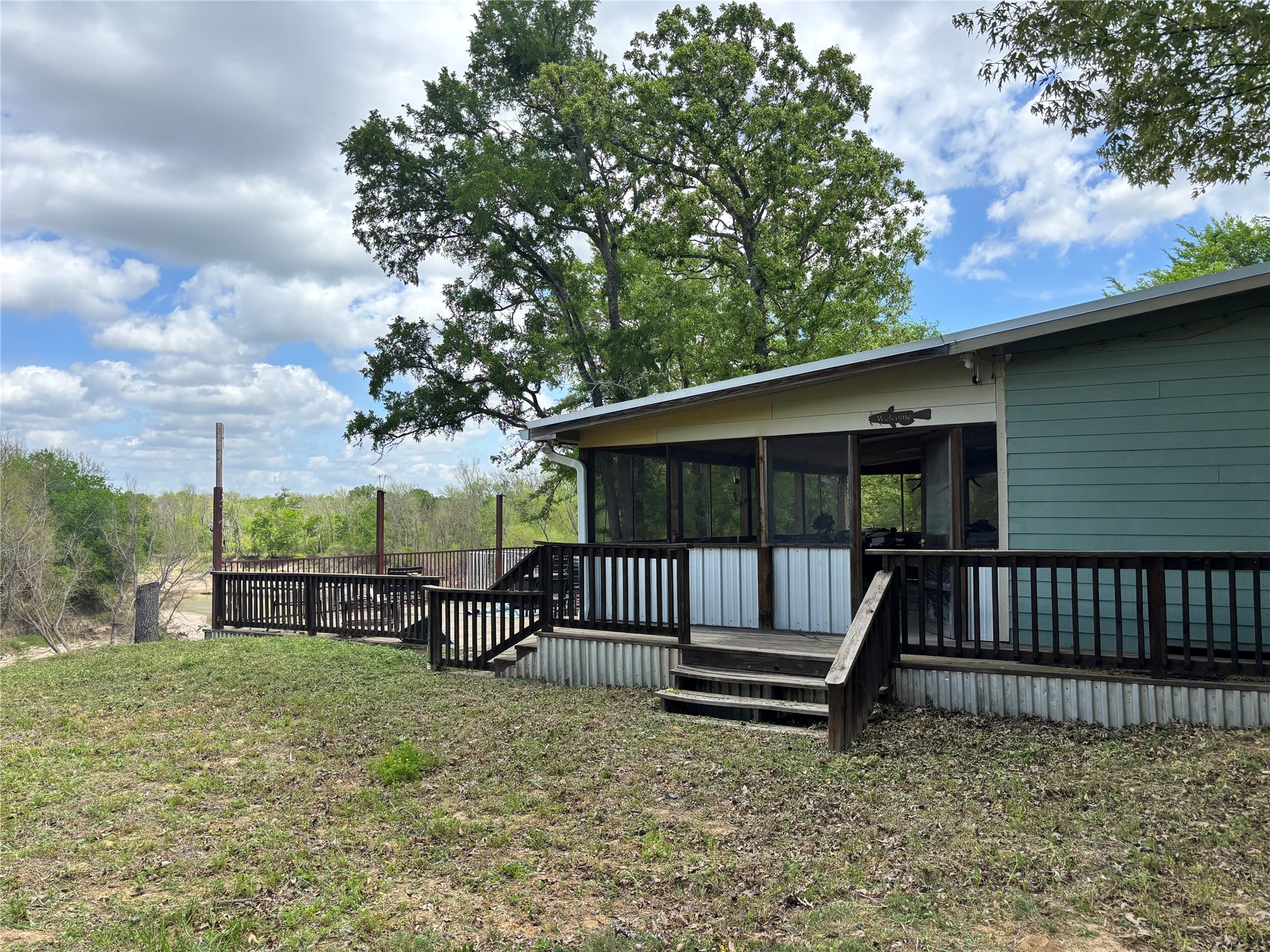 111 W Fm 321 (Off) Cayuga TX 75840
