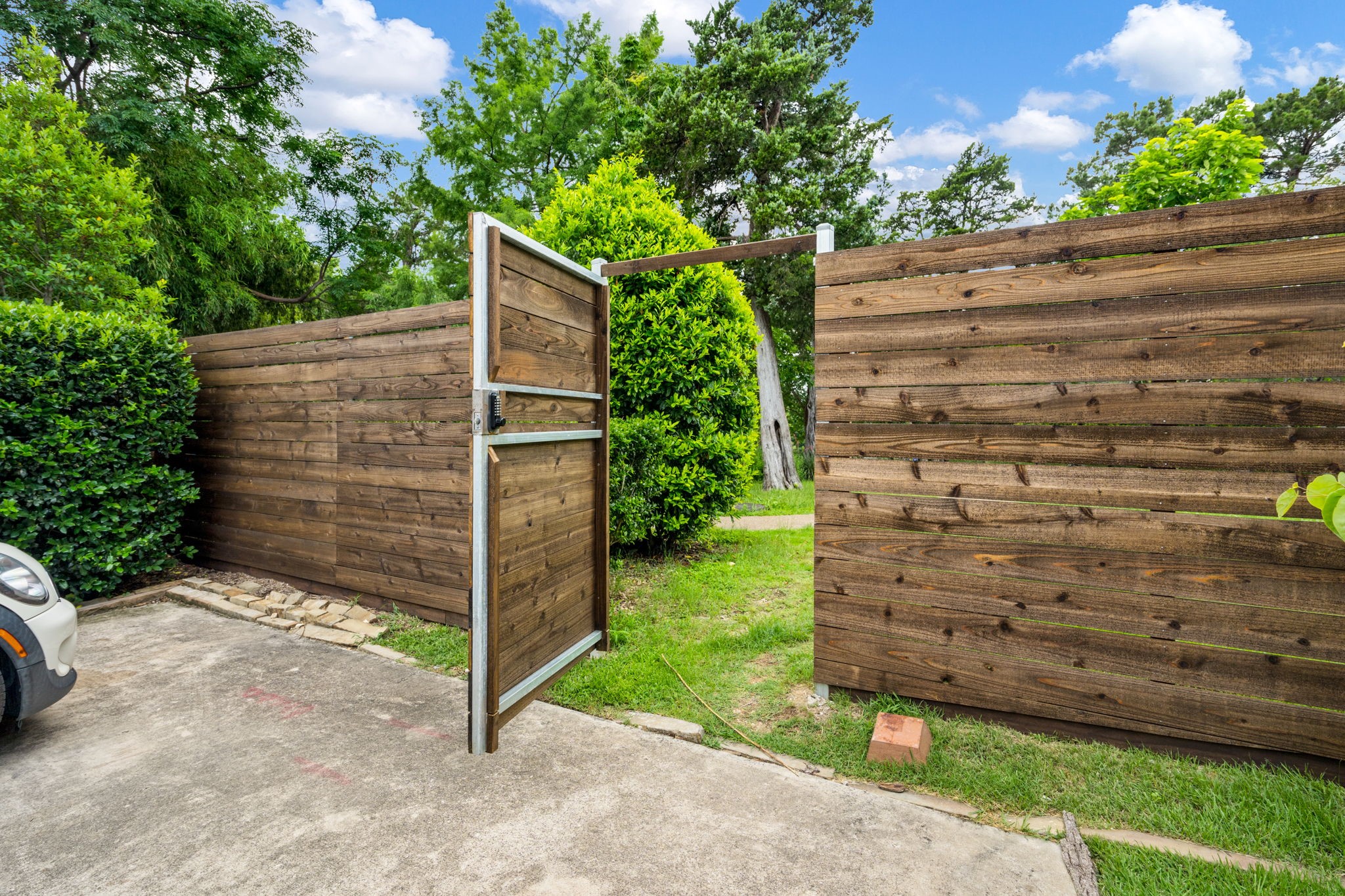 656 Bishop Heights Lane Dallas TX 75208