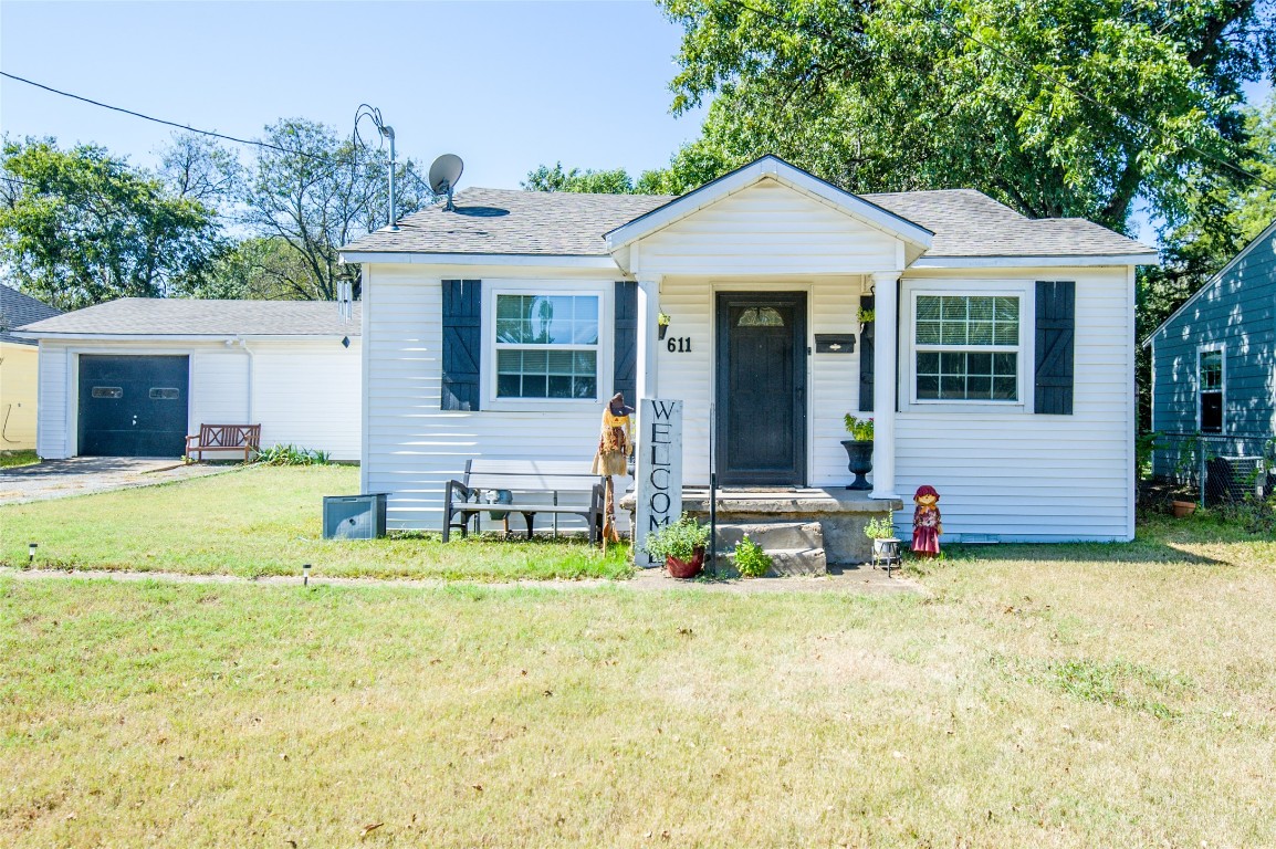 611 N Henry Street Lancaster TX 75146