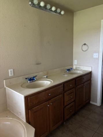 1157 N 3rd Street Wills Point TX 75169