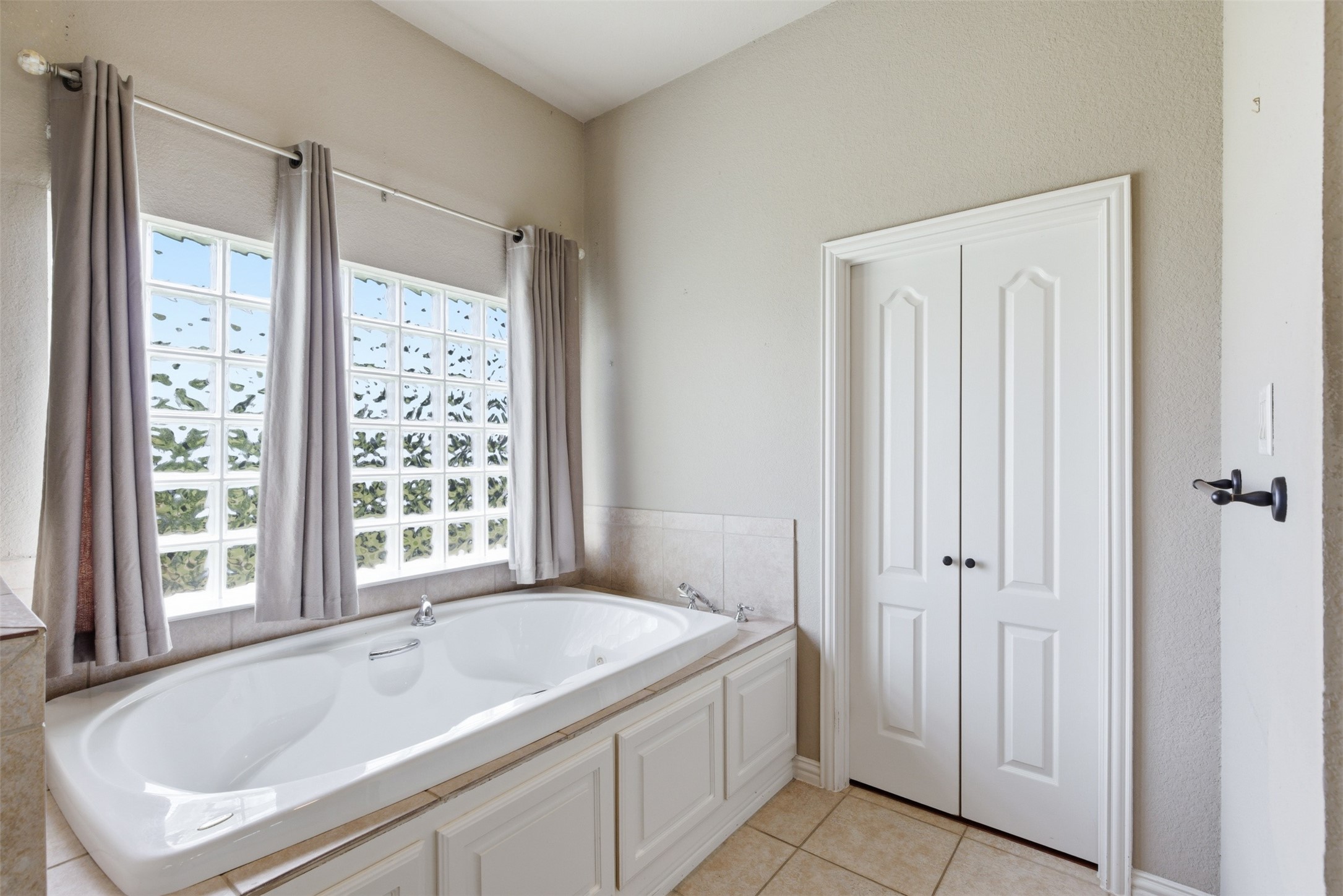 6900 Breezy Bluff Court Fort Worth TX 76126