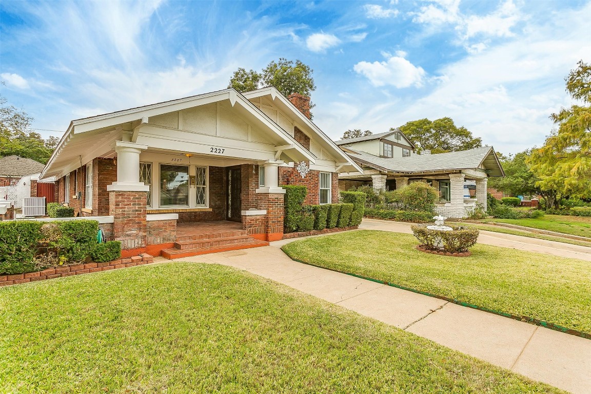 2227 Mistletoe Boulevard Fort Worth TX 76110