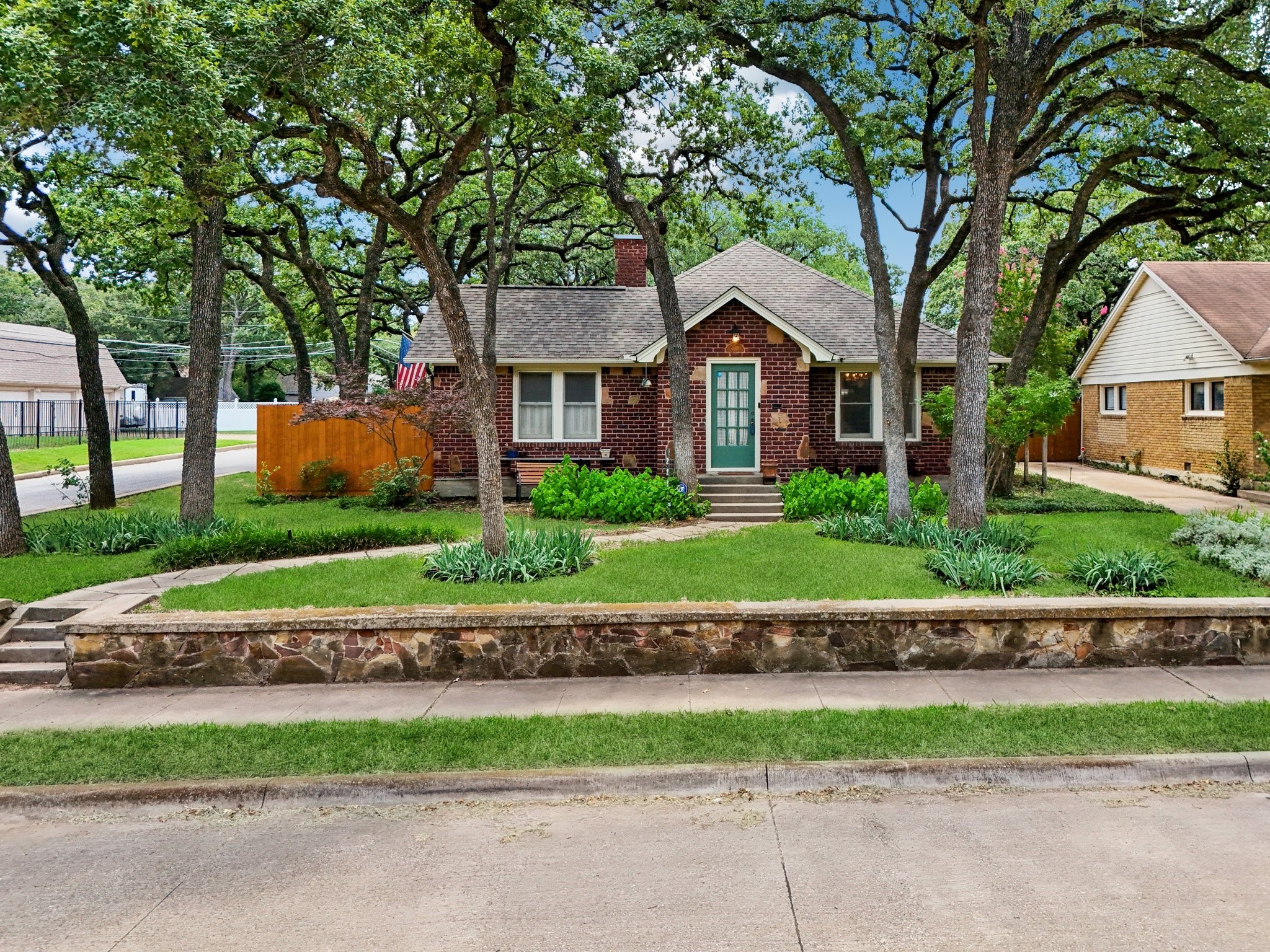 2220 Honeysuckle Avenue Fort Worth TX 76111
