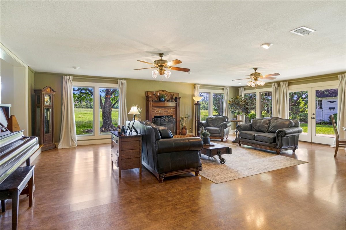 20272 County Road 4126 Lindale TX 75771
