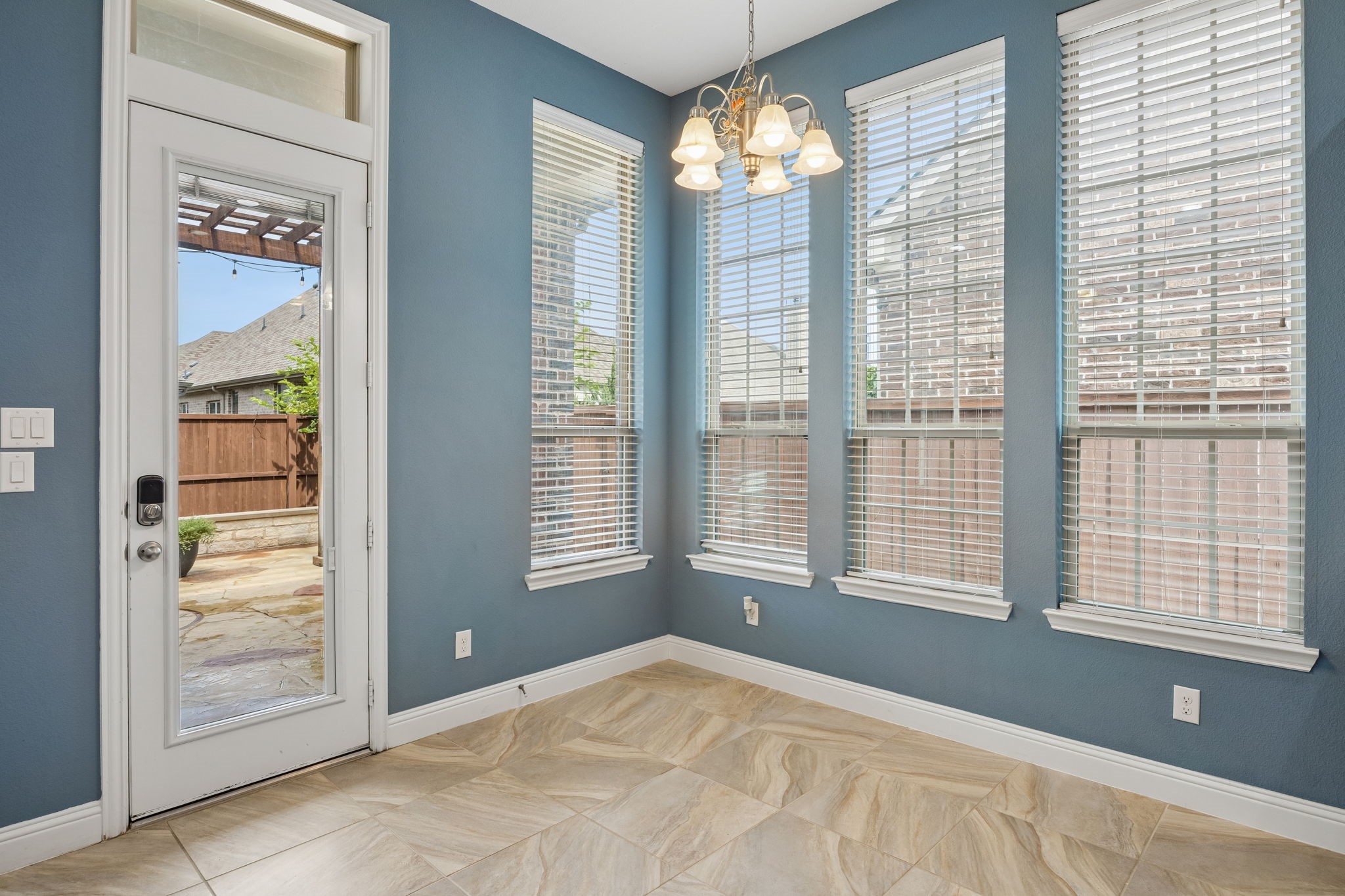 404 Warwick Boulevard Lewisville TX 75056