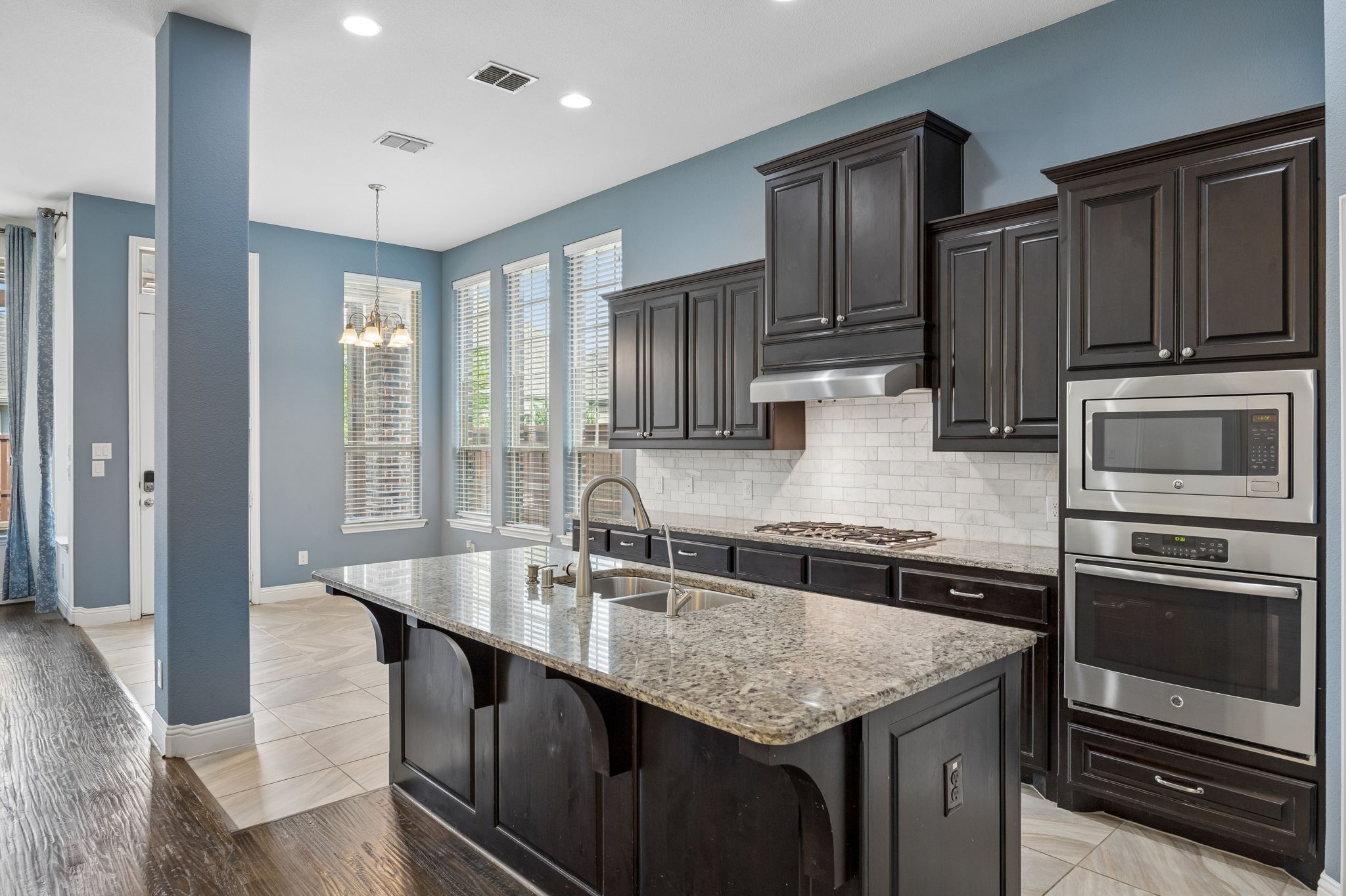404 Warwick Boulevard Lewisville TX 75056