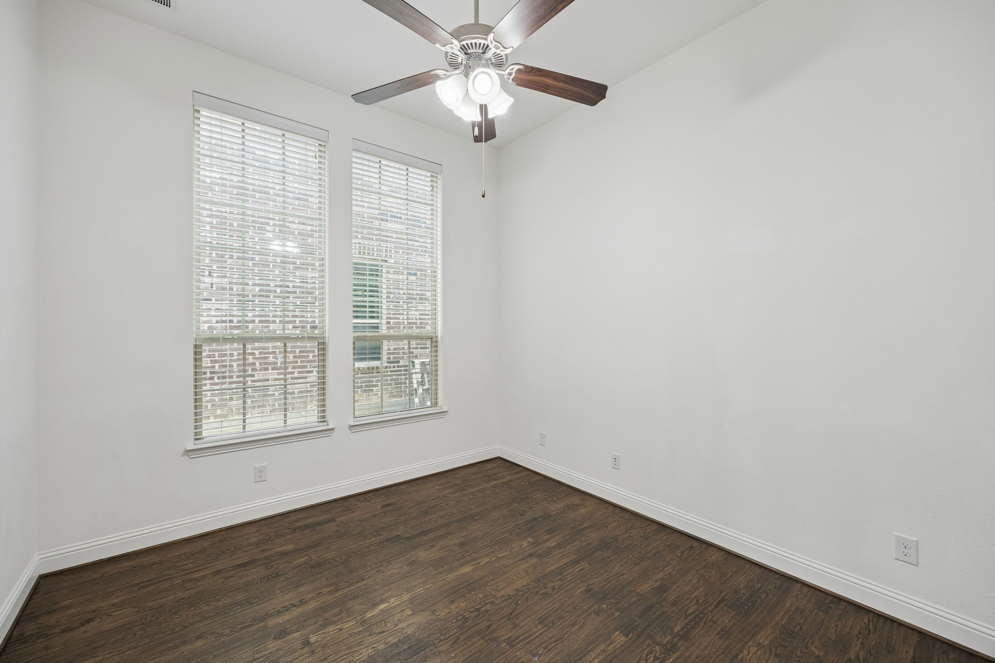 404 Warwick Boulevard Lewisville TX 75056