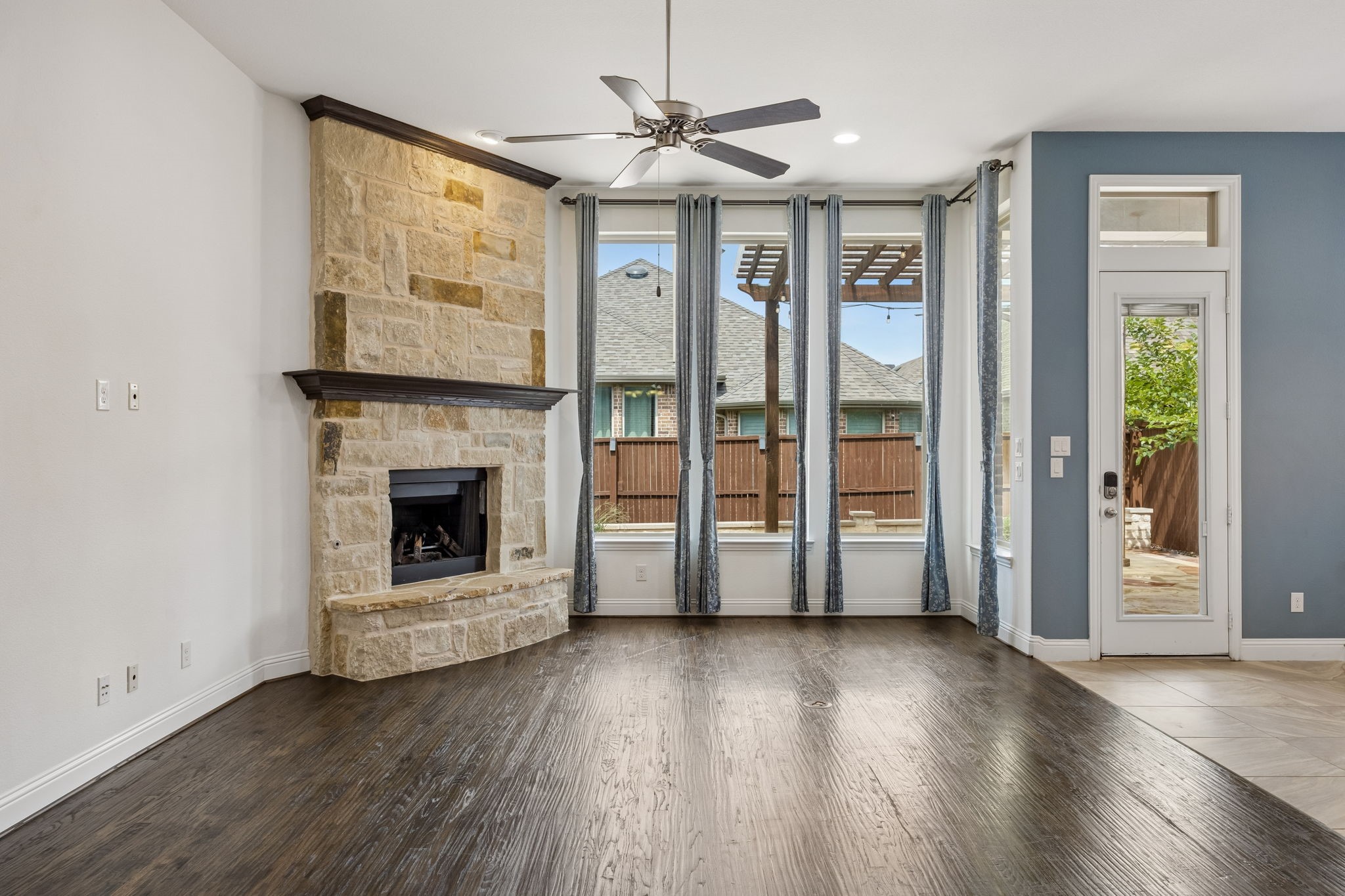 404 Warwick Boulevard Lewisville TX 75056