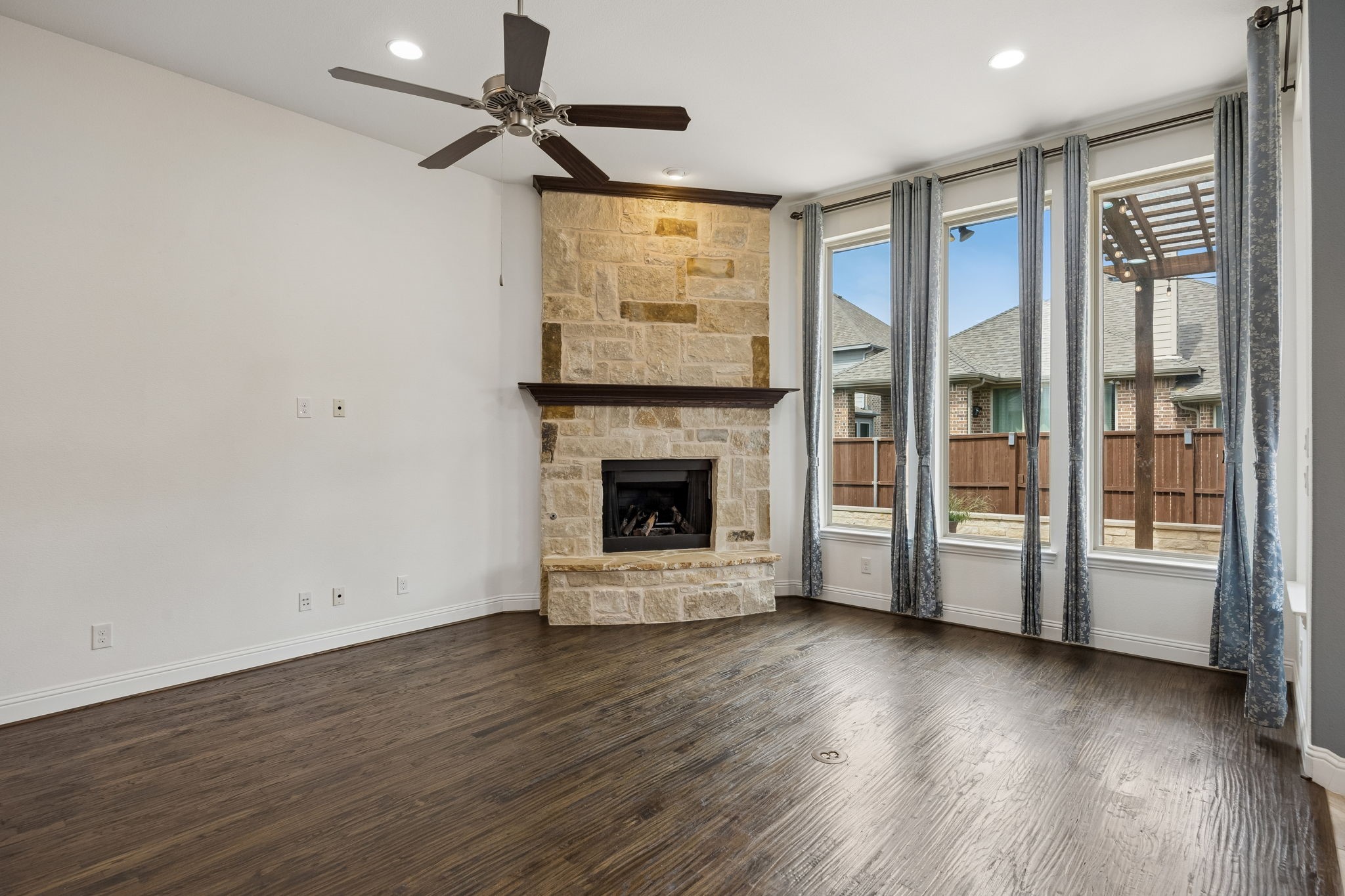 404 Warwick Boulevard Lewisville TX 75056