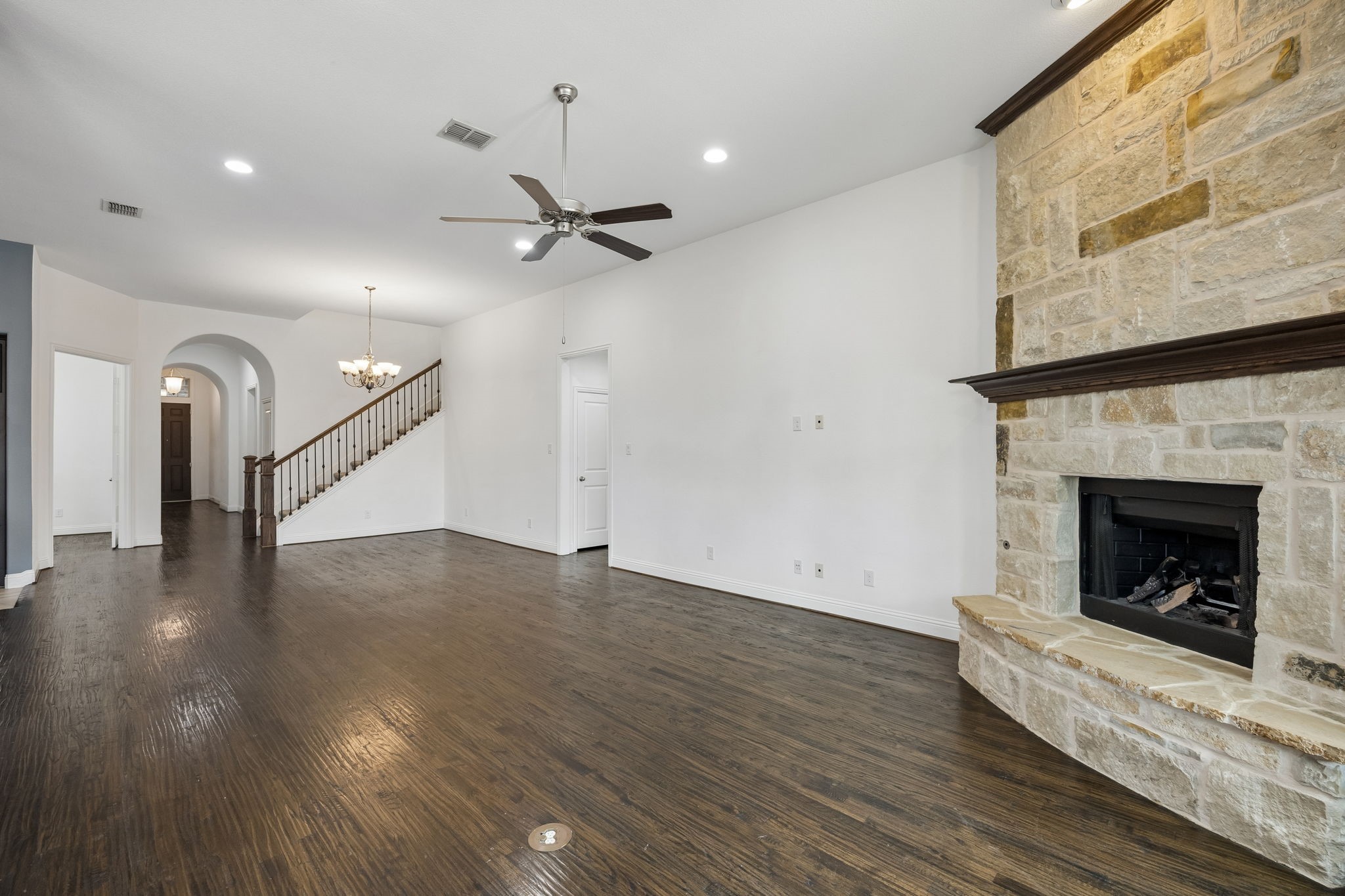 404 Warwick Boulevard Lewisville TX 75056