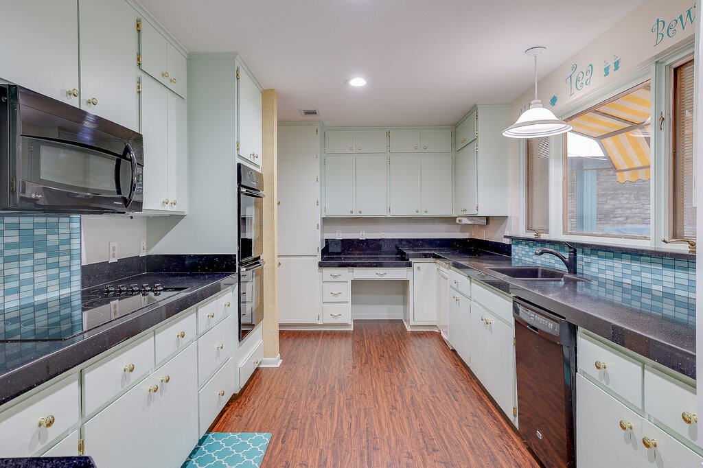 1405 Blackhill Court Arlington TX 76012