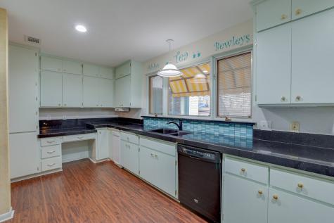 1405 Blackhill Court Arlington TX 76012