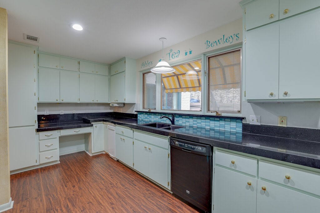 1405 Blackhill Court Arlington TX 76012