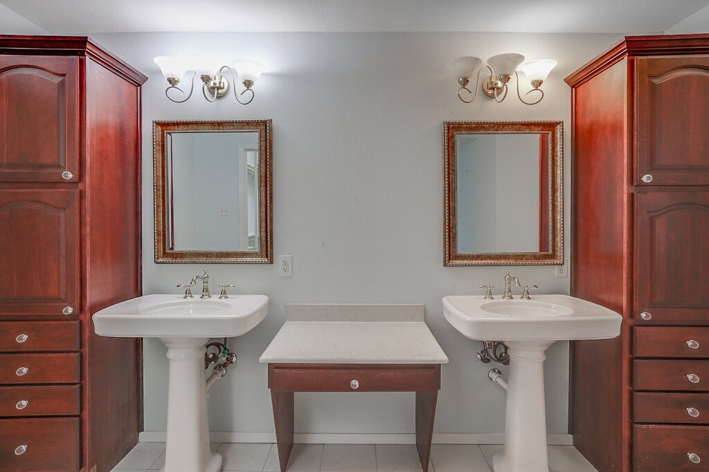 1405 Blackhill Court Arlington TX 76012