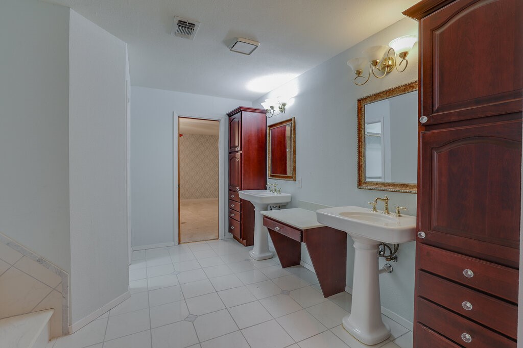 1405 Blackhill Court Arlington TX 76012