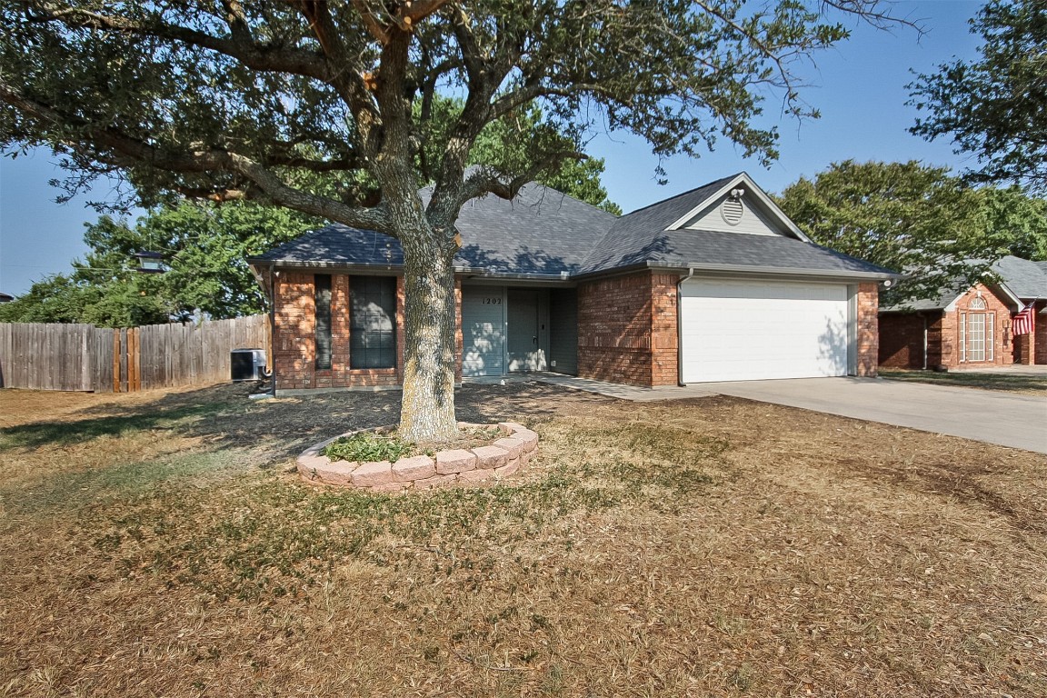 1202 Oak Tree Lane Weatherford TX 76086
