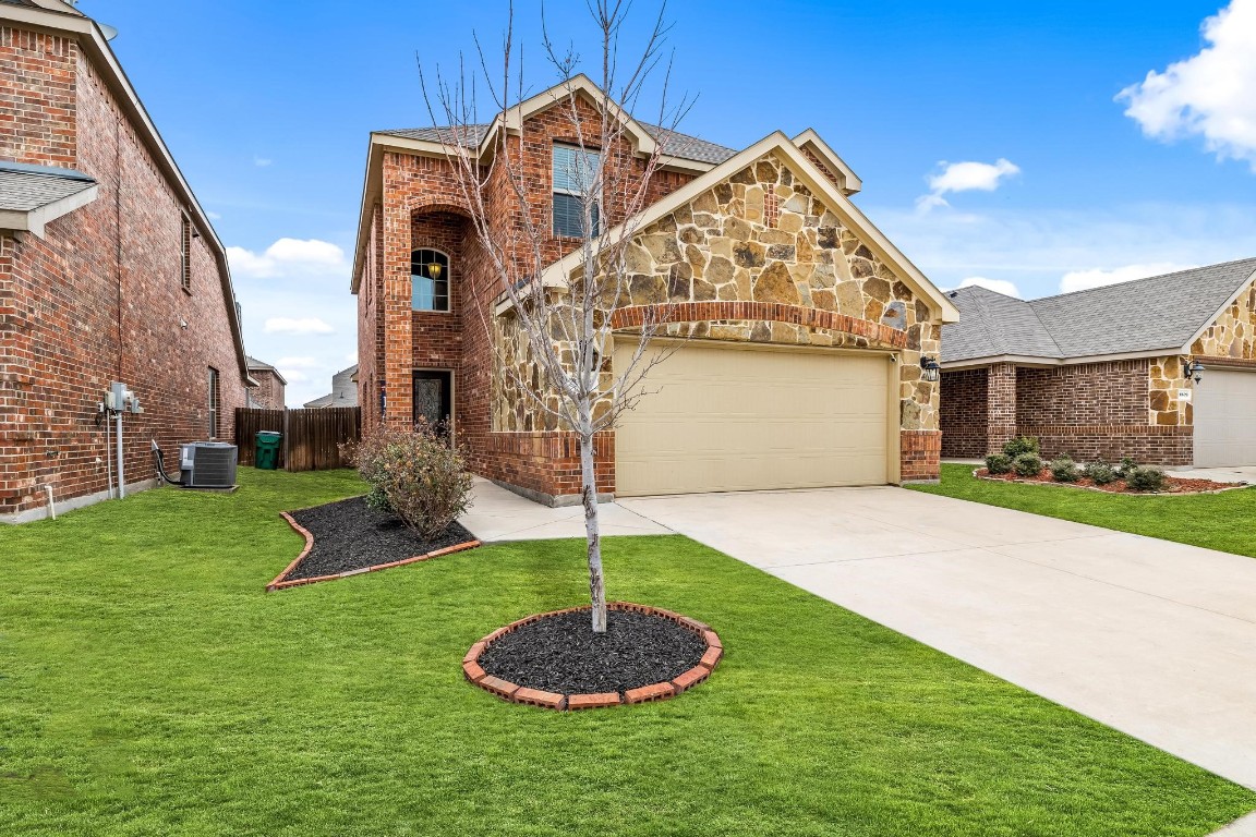8805 Deadwood Lane Aubrey TX 76227