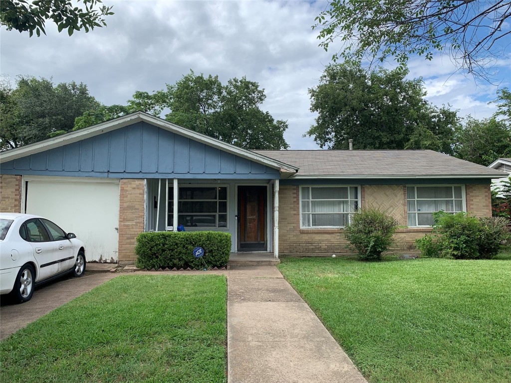 330 W Phillips Court Grand Prairie TX 75051