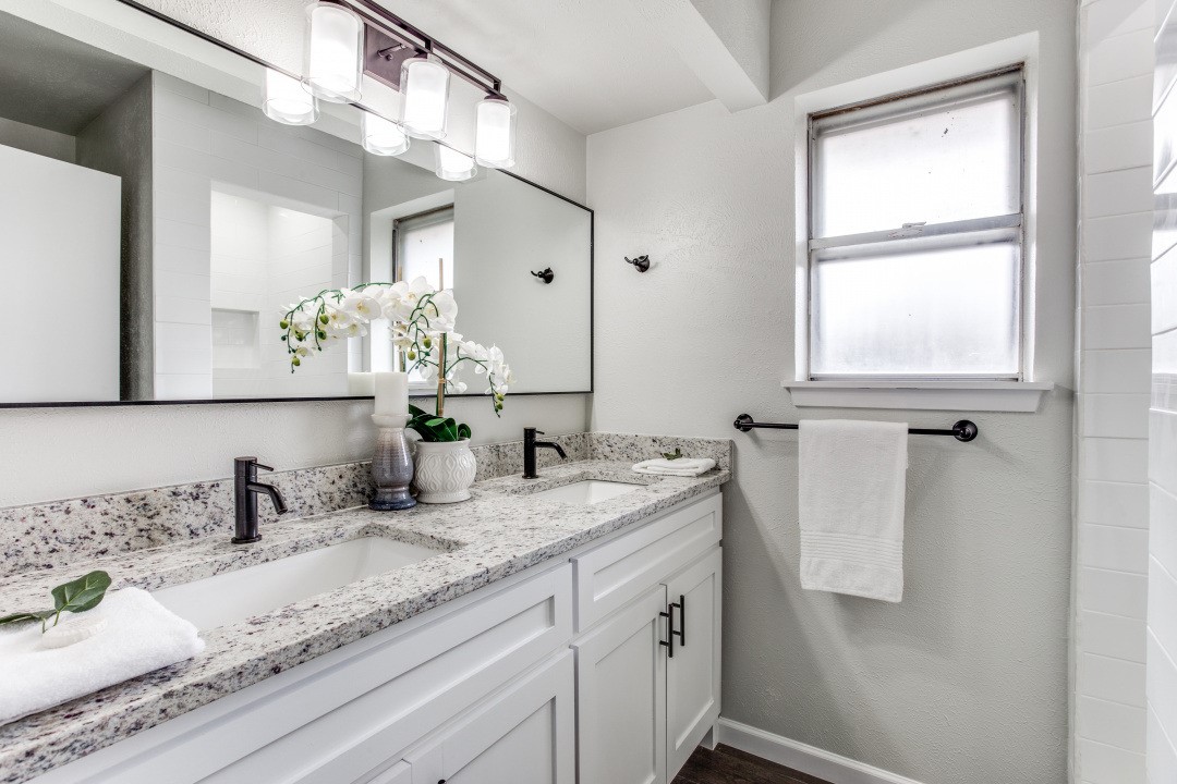 4013 Burkett Drive Benbrook TX 76116