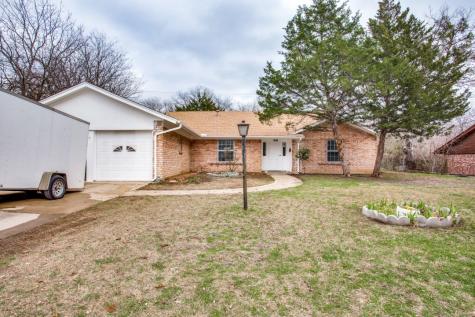 4013 Burkett Drive Benbrook TX 76116
