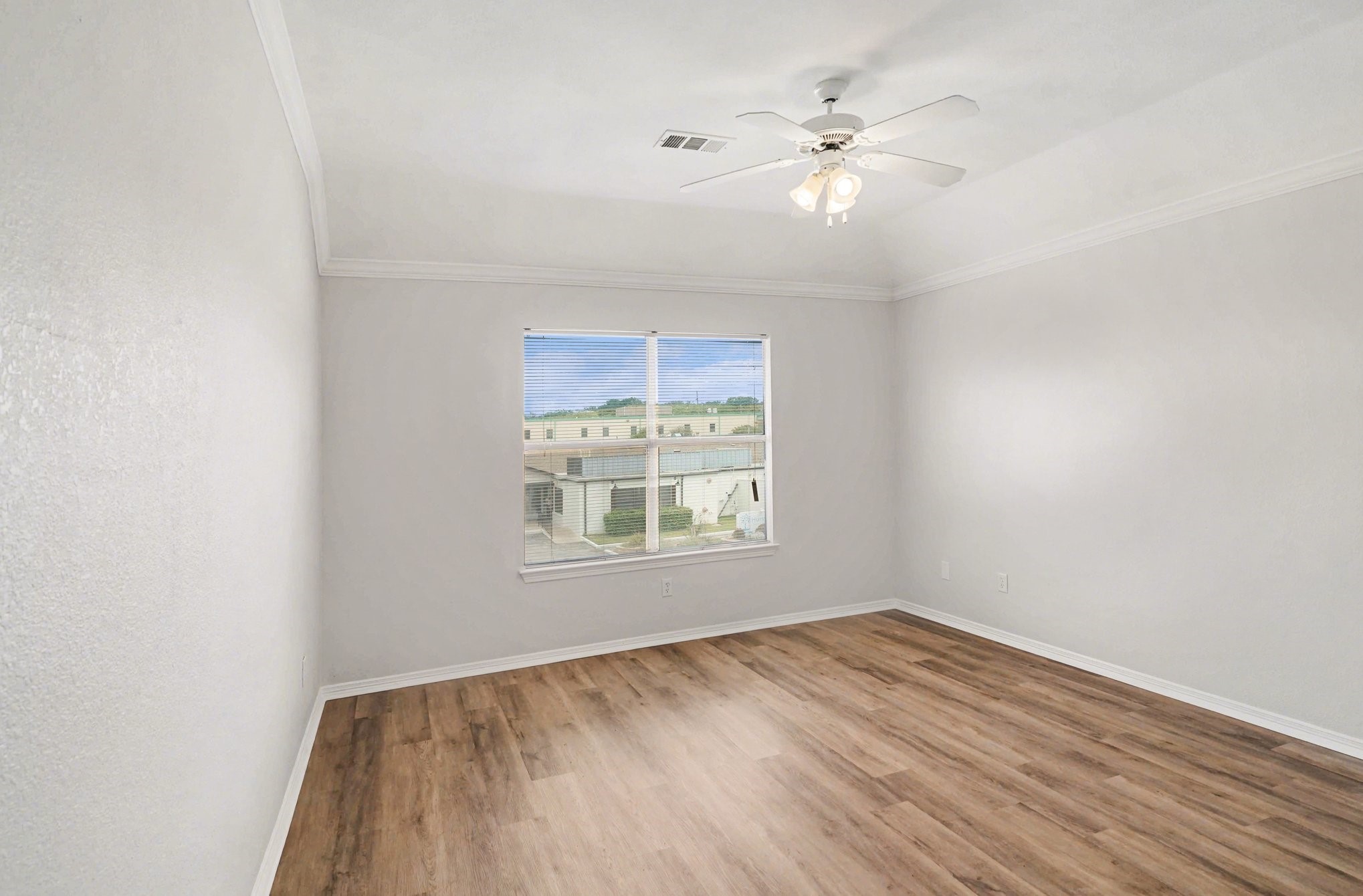 1053 Liberty Circle Hurst TX 76053