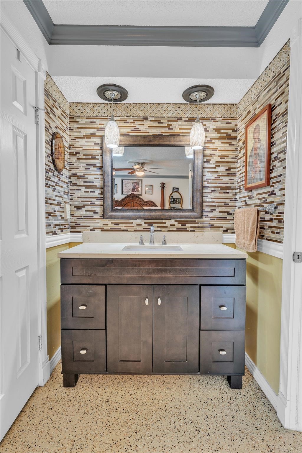 7613 Clover Lane Watauga TX 76148