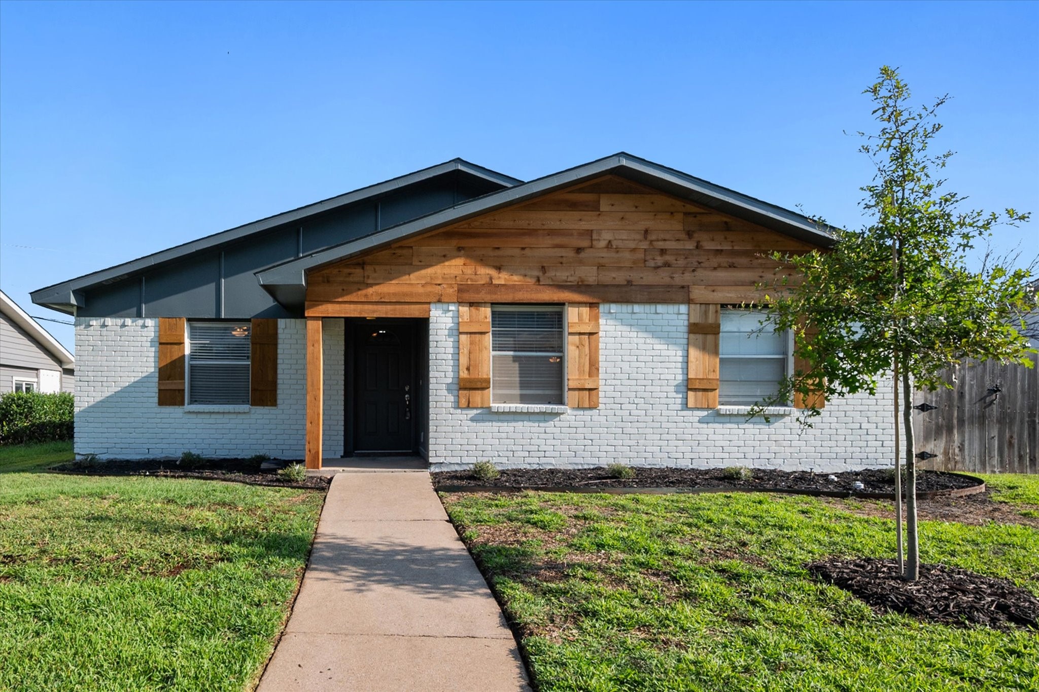 850 Pinoak Drive Grand Prairie TX 75052