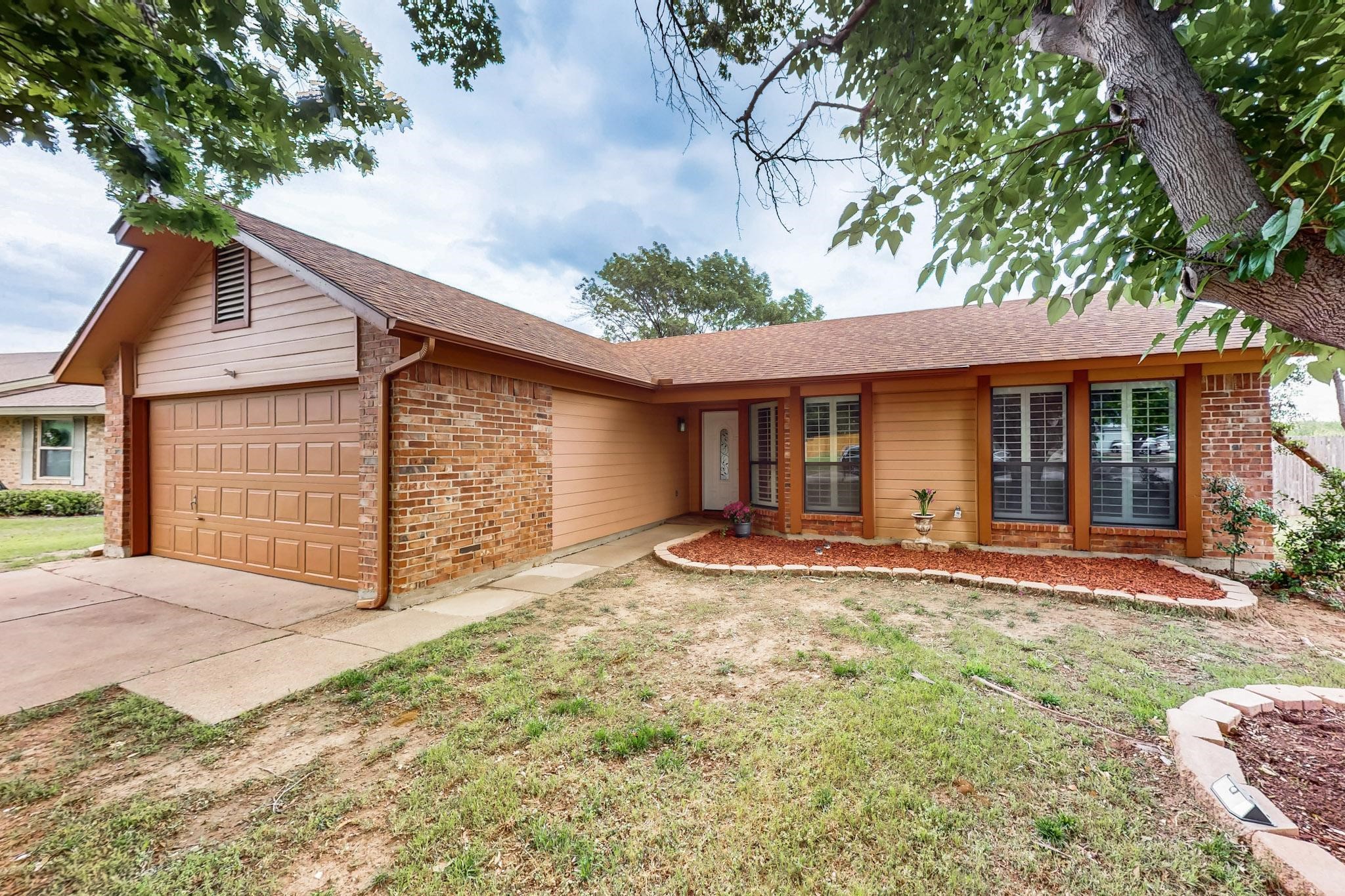 6112 Maurie Court Haltom City TX 76148