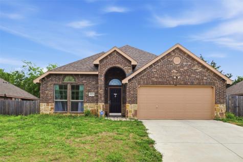 1924 Carrington Glenn Heights TX 75154