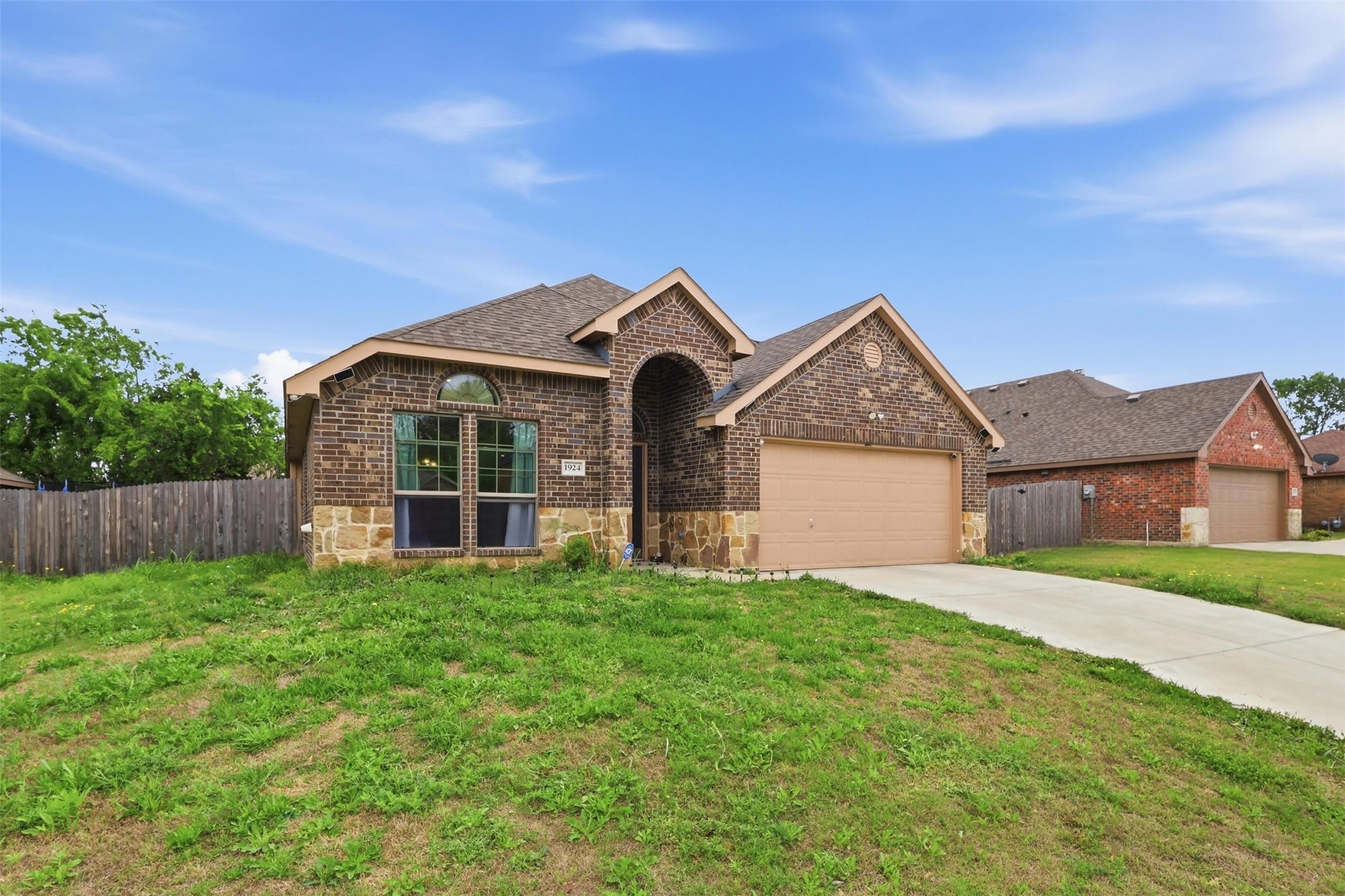 1924 Carrington Glenn Heights TX 75154
