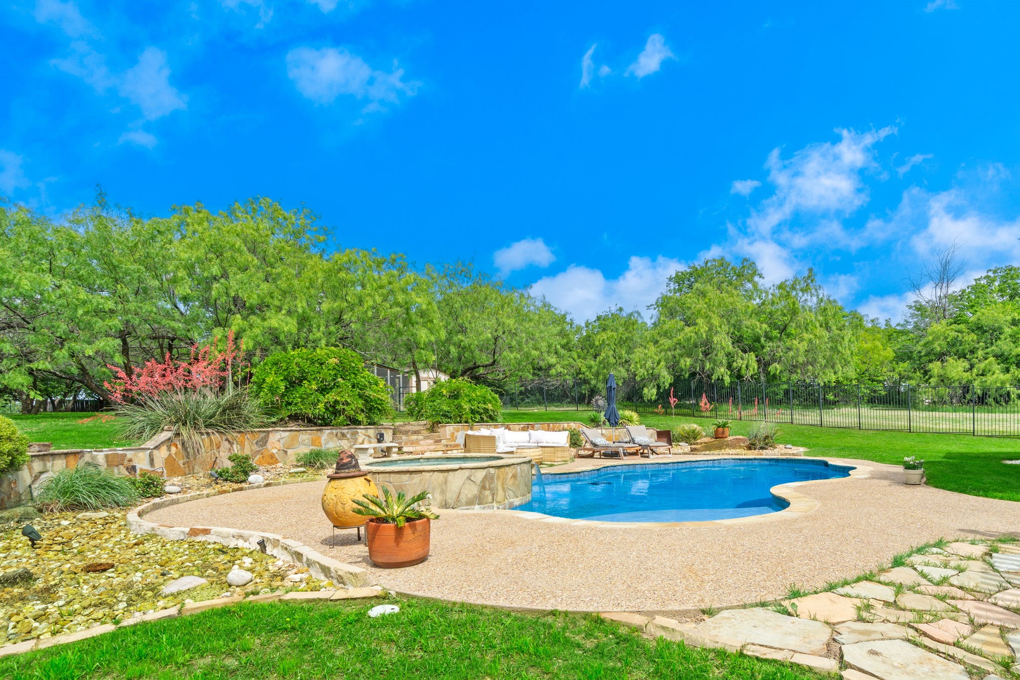9111 Cliffside Grand Prairie TX 75104
