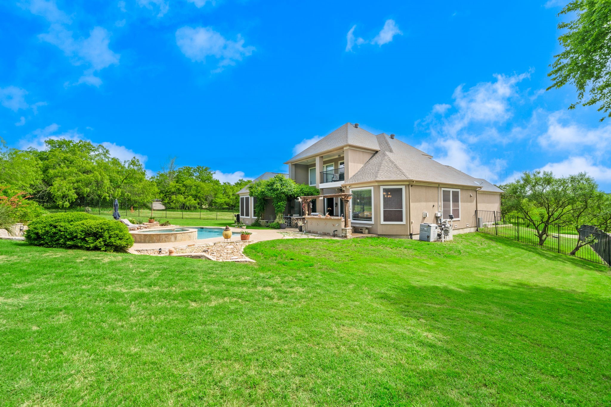 9111 Cliffside Grand Prairie TX 75104