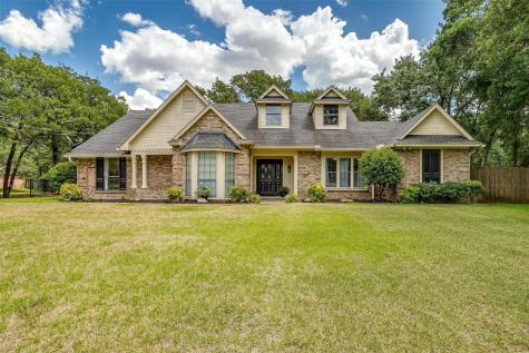 312 Emerald Court Burleson TX 76028