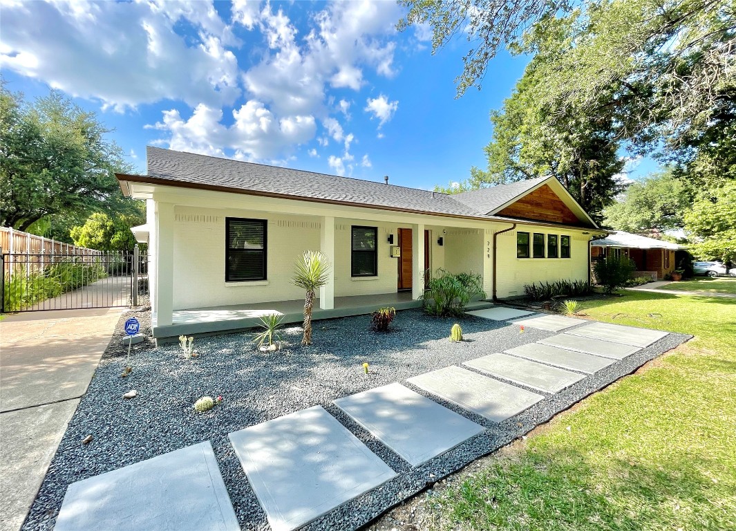 729 Bizerte Avenue Dallas TX 75224