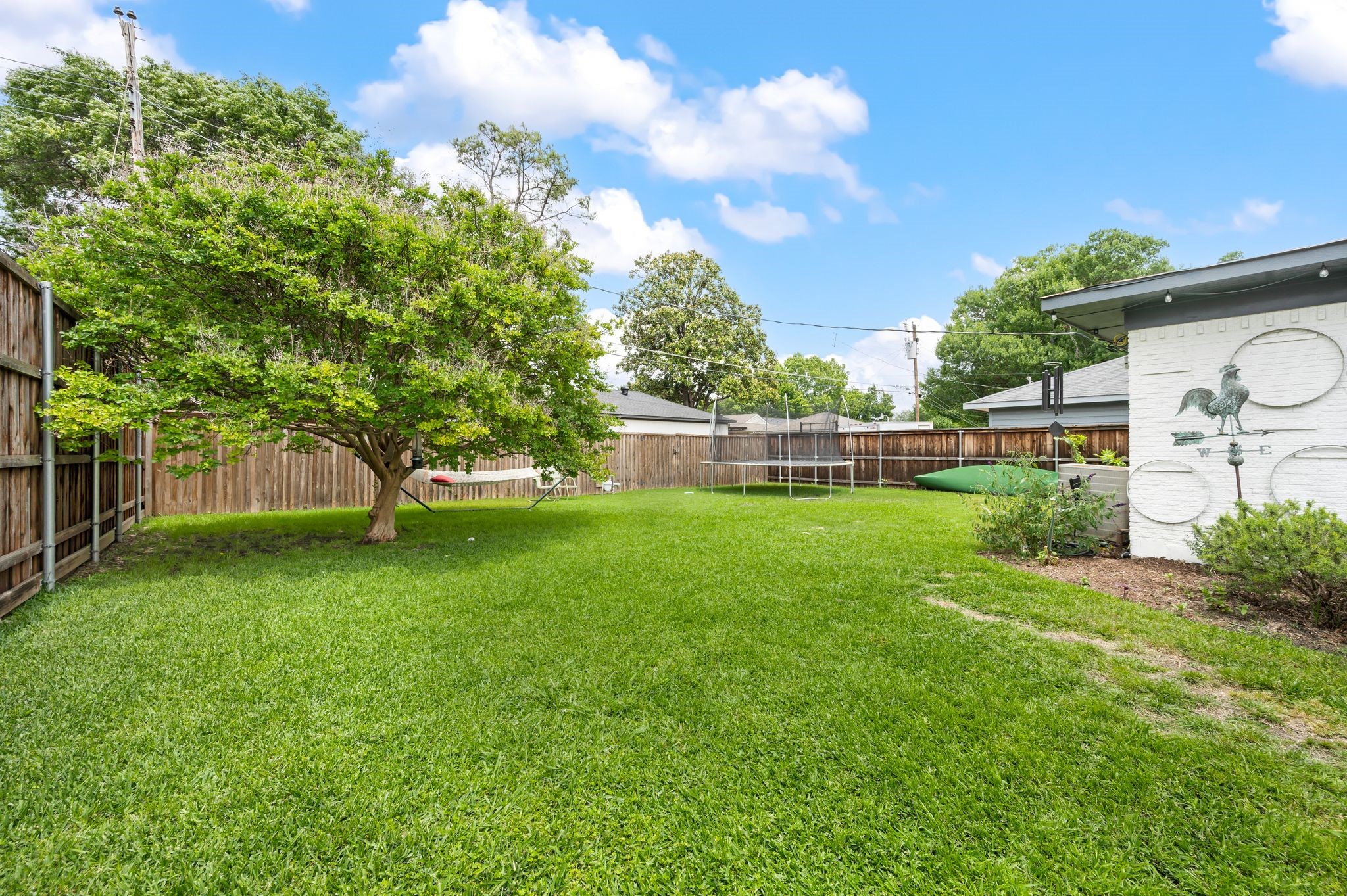8852 Larchwood Drive Dallas TX 75238