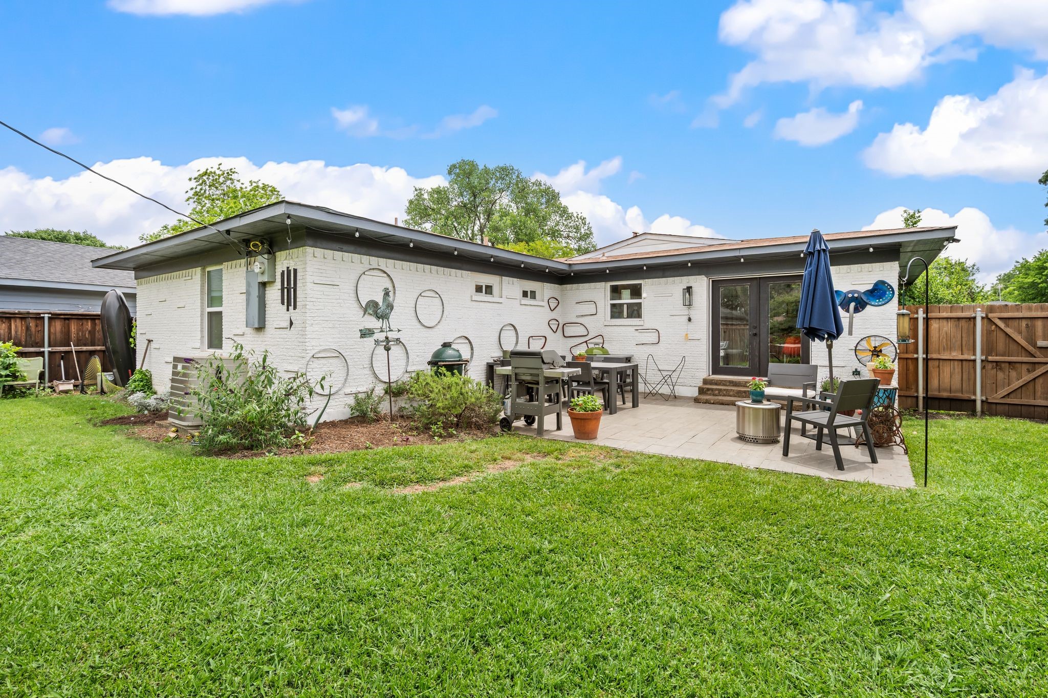 8852 Larchwood Drive Dallas TX 75238