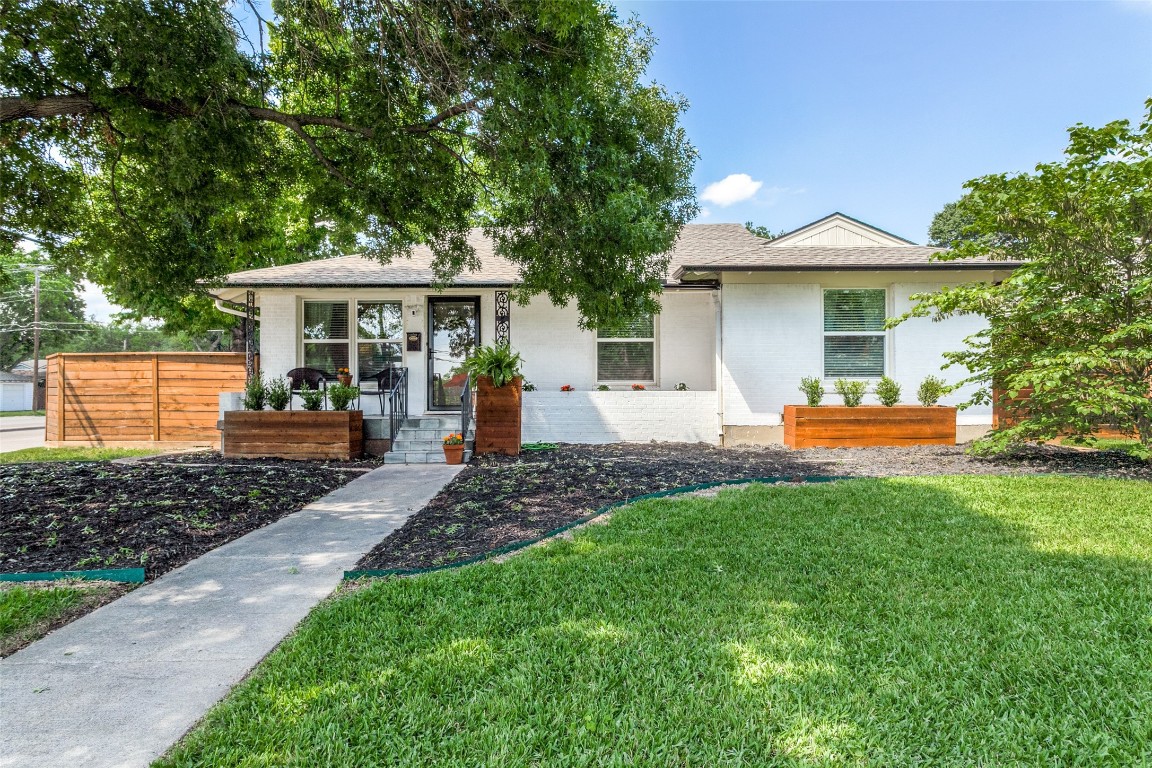 2405 Hartline Drive Dallas TX 75228