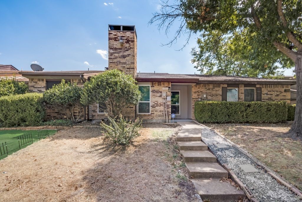 1940 Abshire Lane Dallas TX 75228