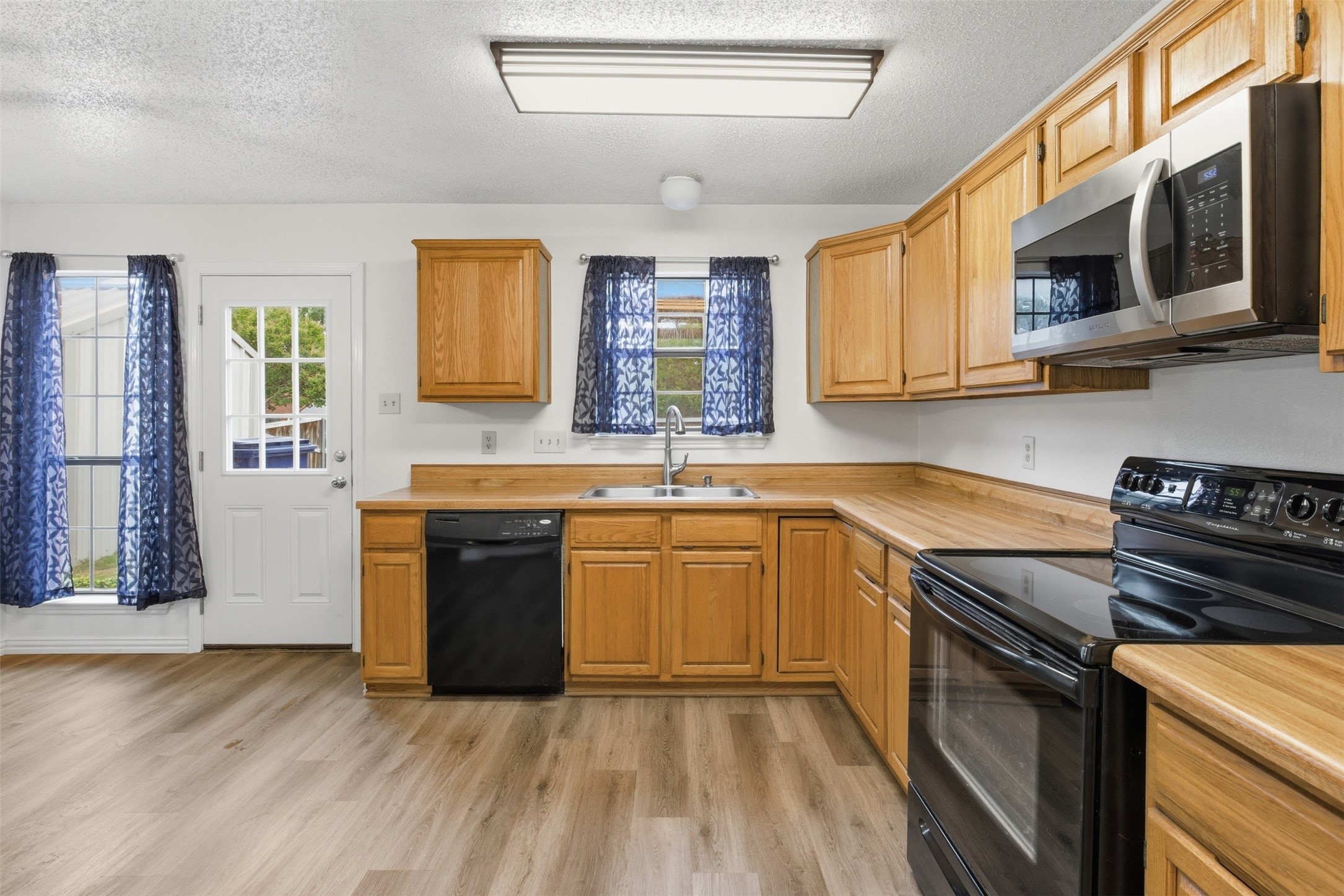 605 Buttercup Circle Garland TX 75040