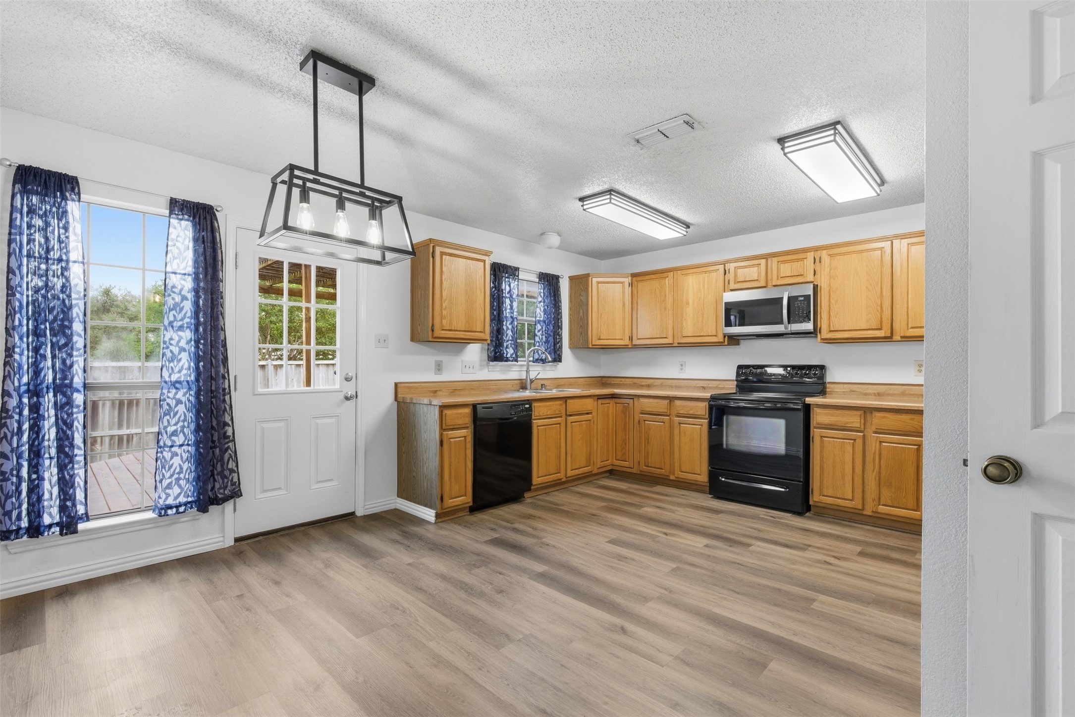 605 Buttercup Circle Garland TX 75040