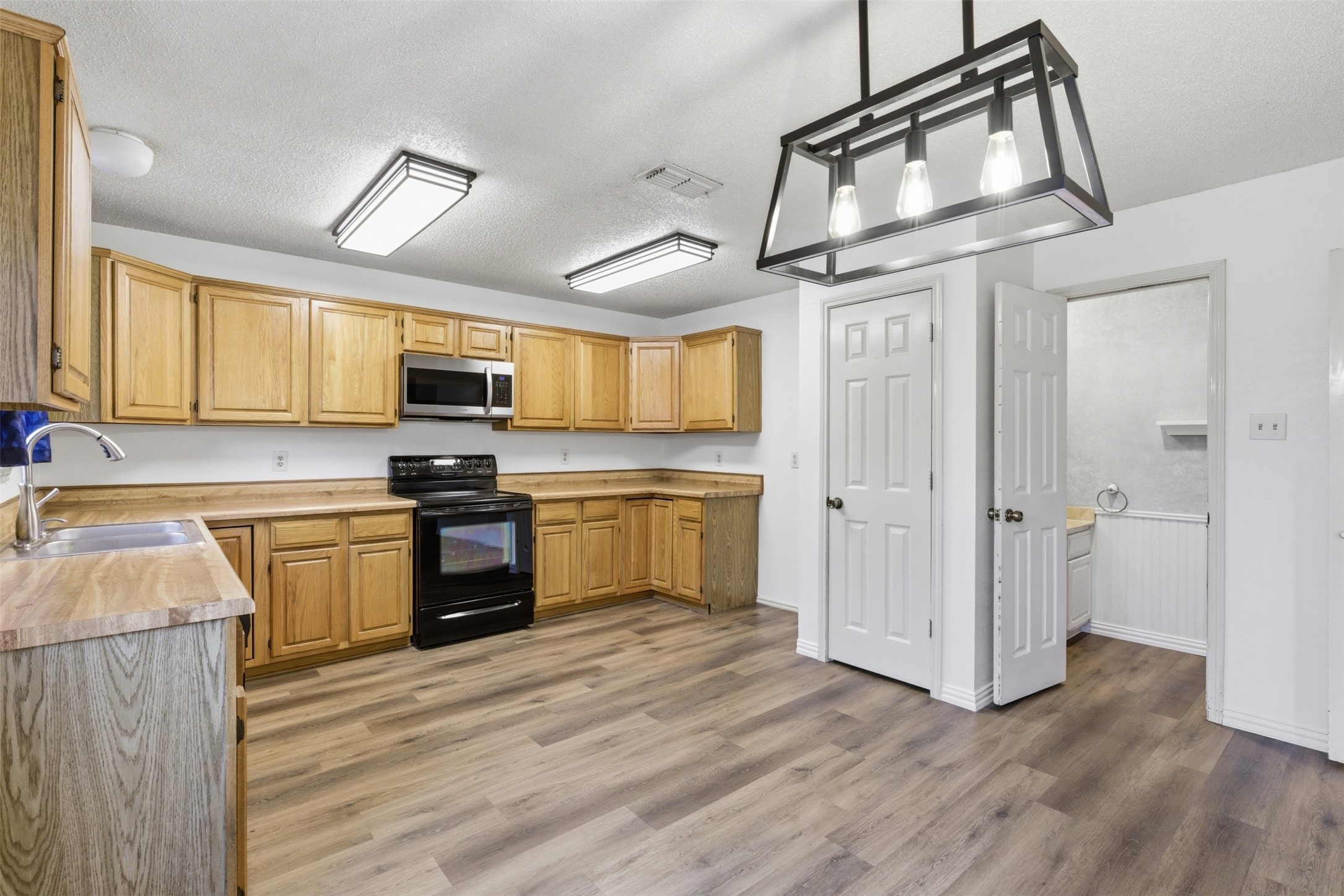 605 Buttercup Circle Garland TX 75040