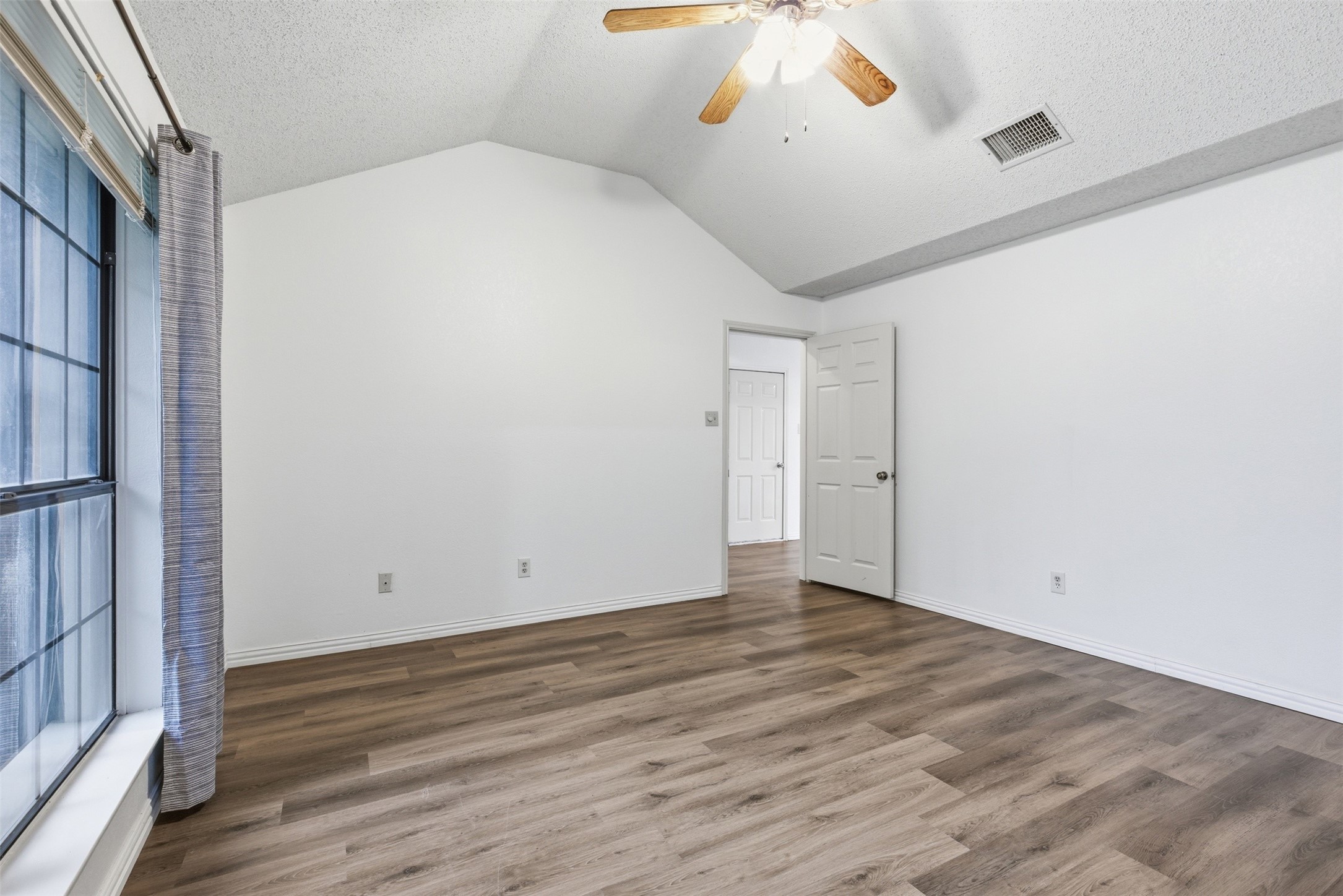 605 Buttercup Circle Garland TX 75040