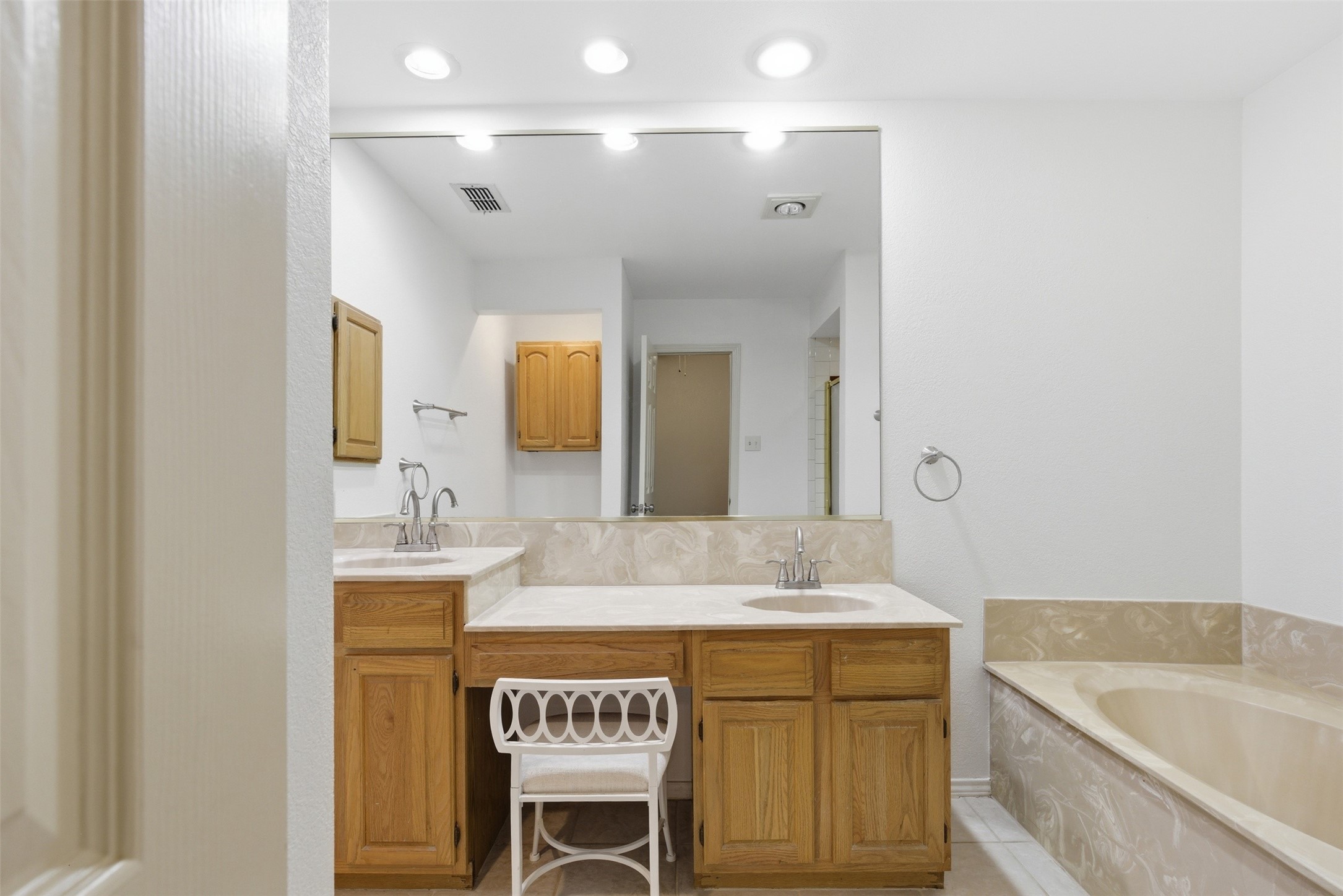 605 Buttercup Circle Garland TX 75040