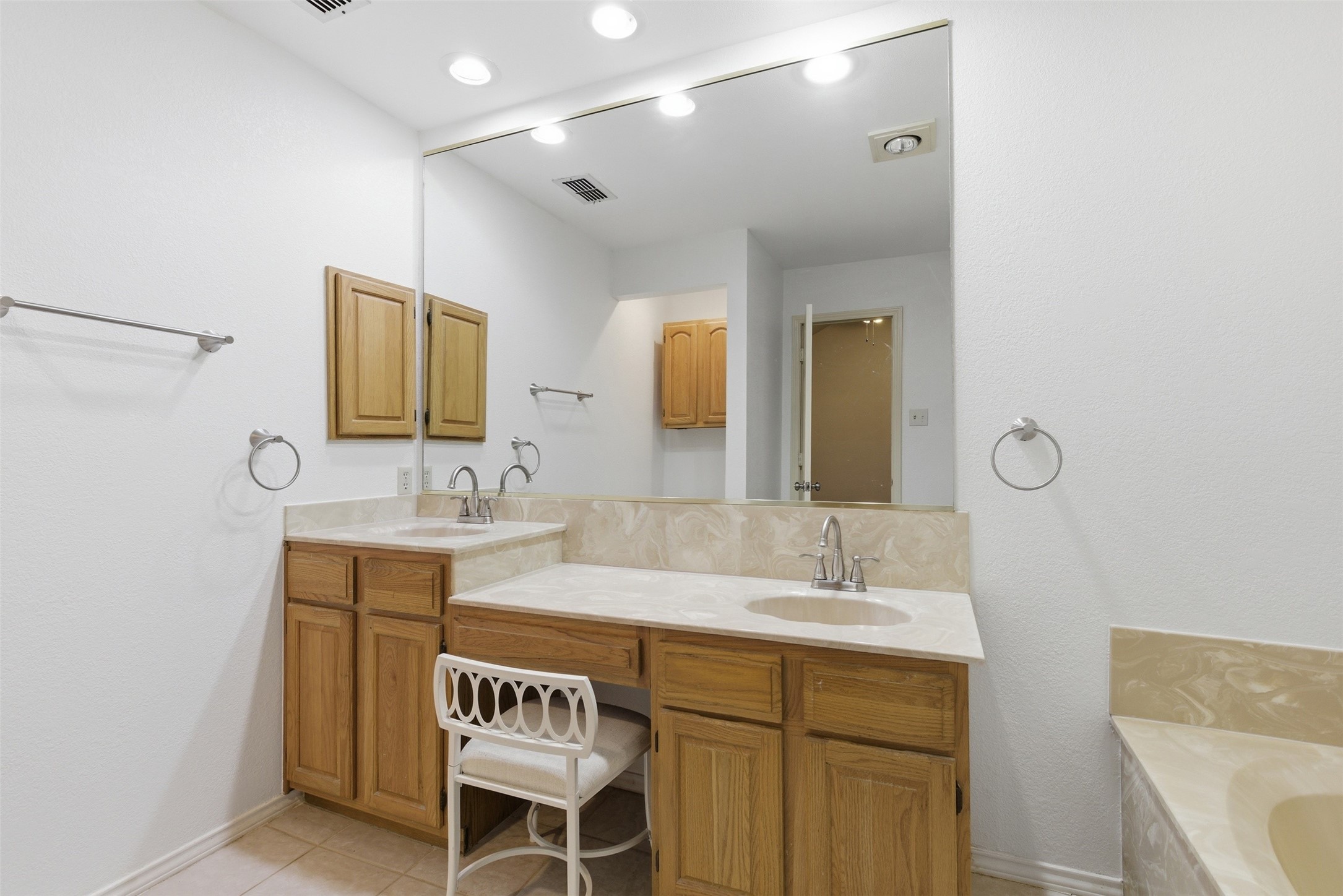 605 Buttercup Circle Garland TX 75040