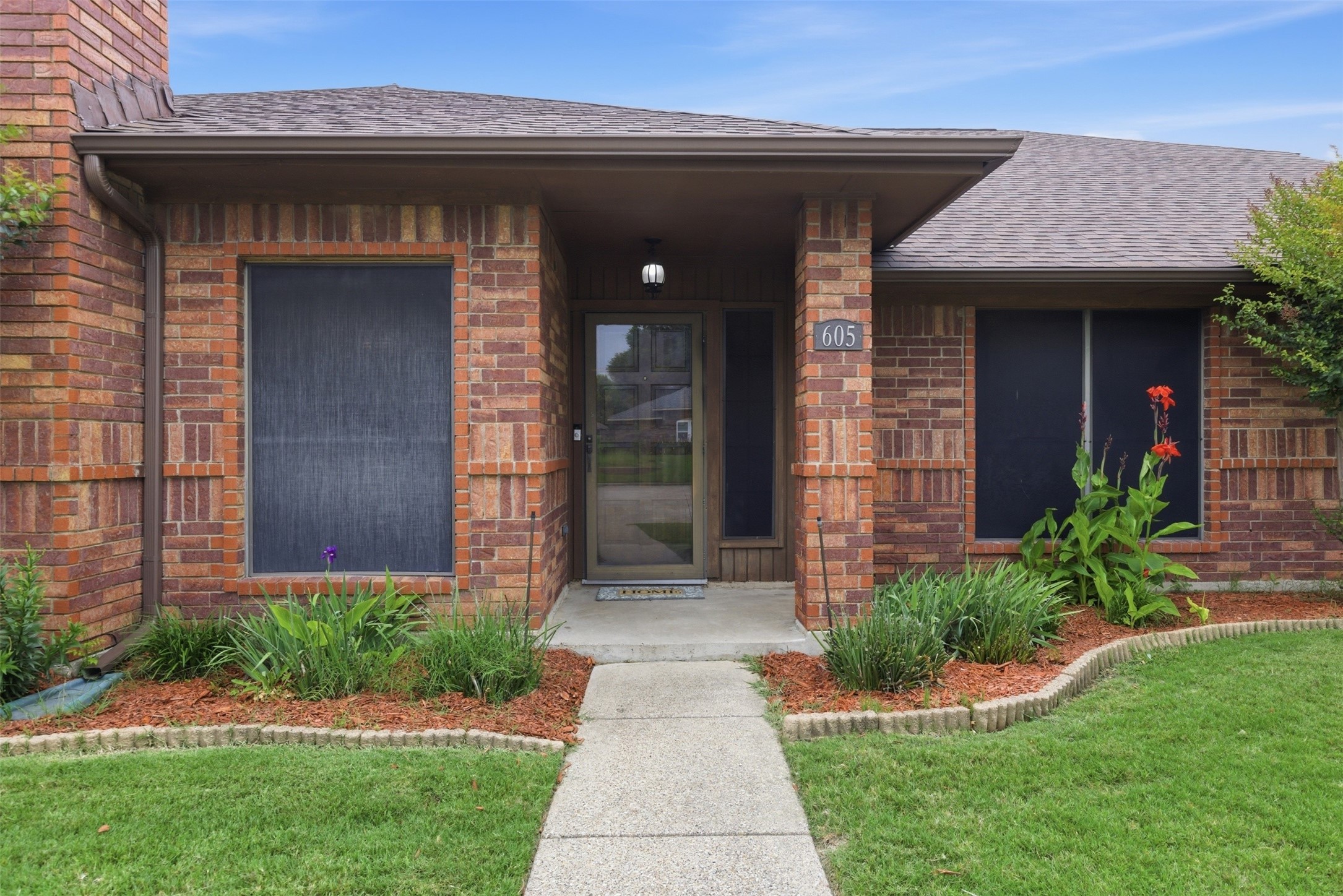 605 Buttercup Circle Garland TX 75040